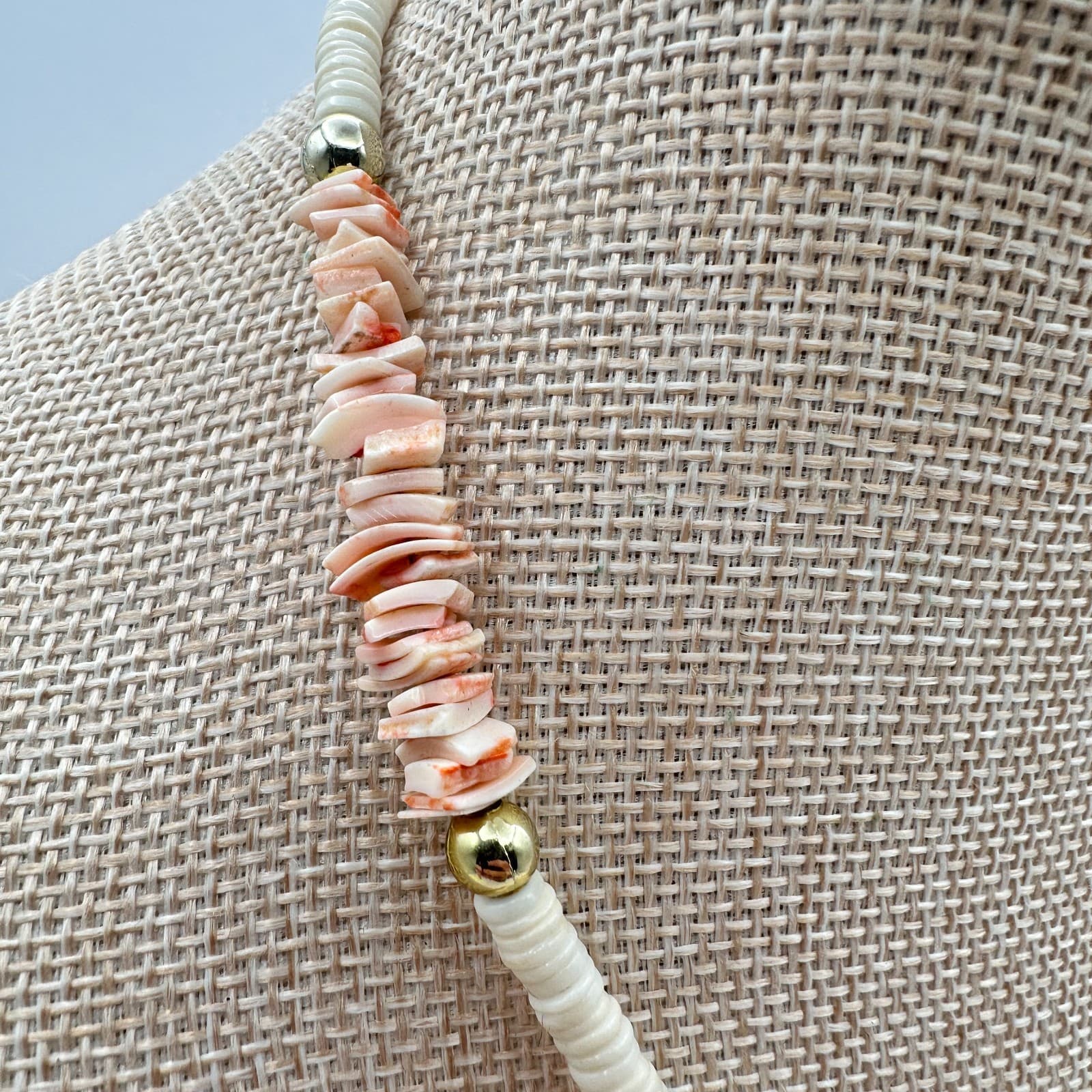 Vintage 90s Gold Tone Pink & Cream Shell Heishe Beaded Necklace Women's Jewelry - Thumbnail 3