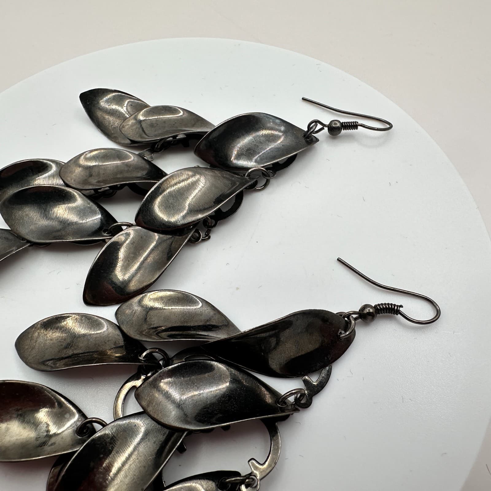 Vintage 90s Gunmetal Tone Leaf Dangle Earrings Statement Women's Classic Jewelry - Thumbnail 6