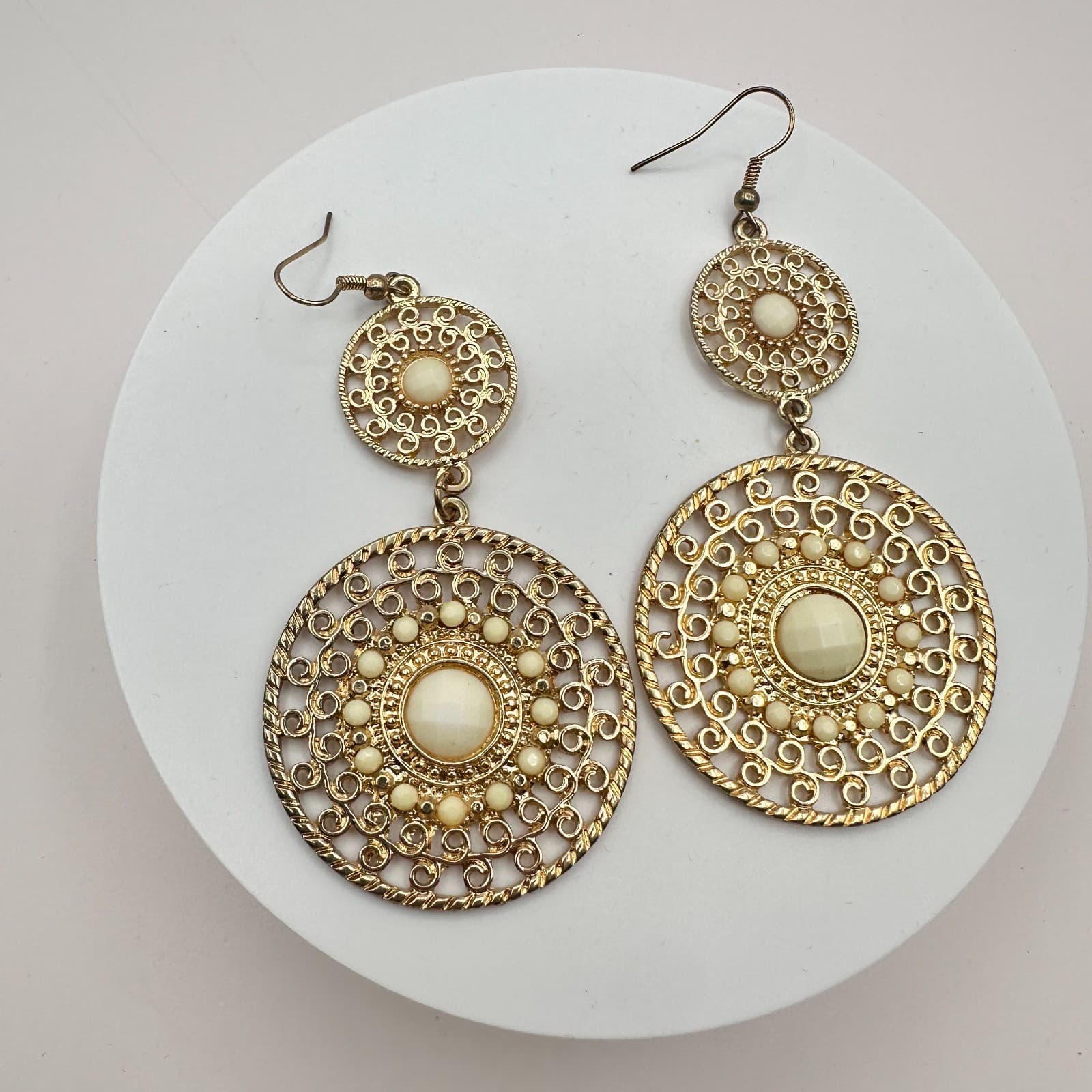 Vintage Gold Tone Filigree Dangle Earrings Cream Faux Cabochon Boho Tiered Y2K - Thumbnail 3