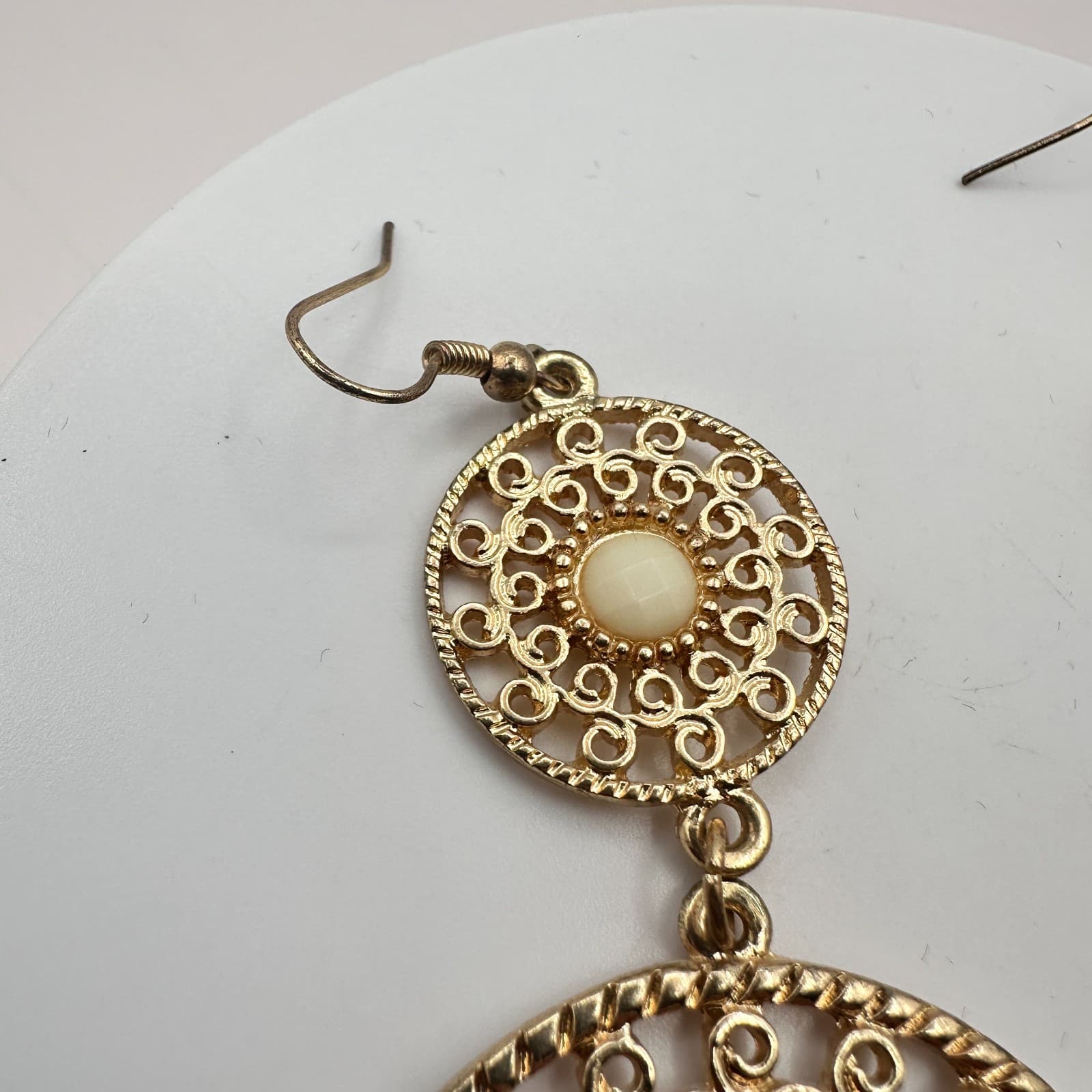 Vintage Gold Tone Filigree Dangle Earrings Cream Faux Cabochon Boho Tiered Y2K - Thumbnail 5