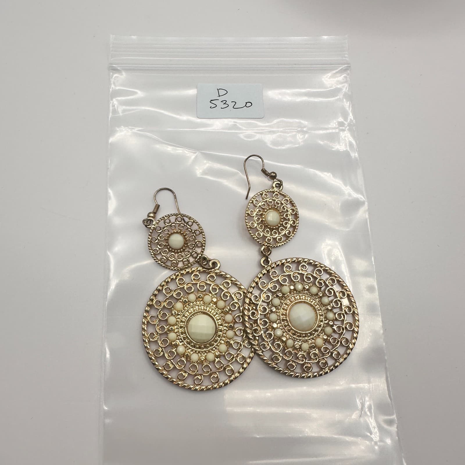 Vintage Gold Tone Filigree Dangle Earrings Cream Faux Cabochon Boho Tiered Y2K - Thumbnail 8