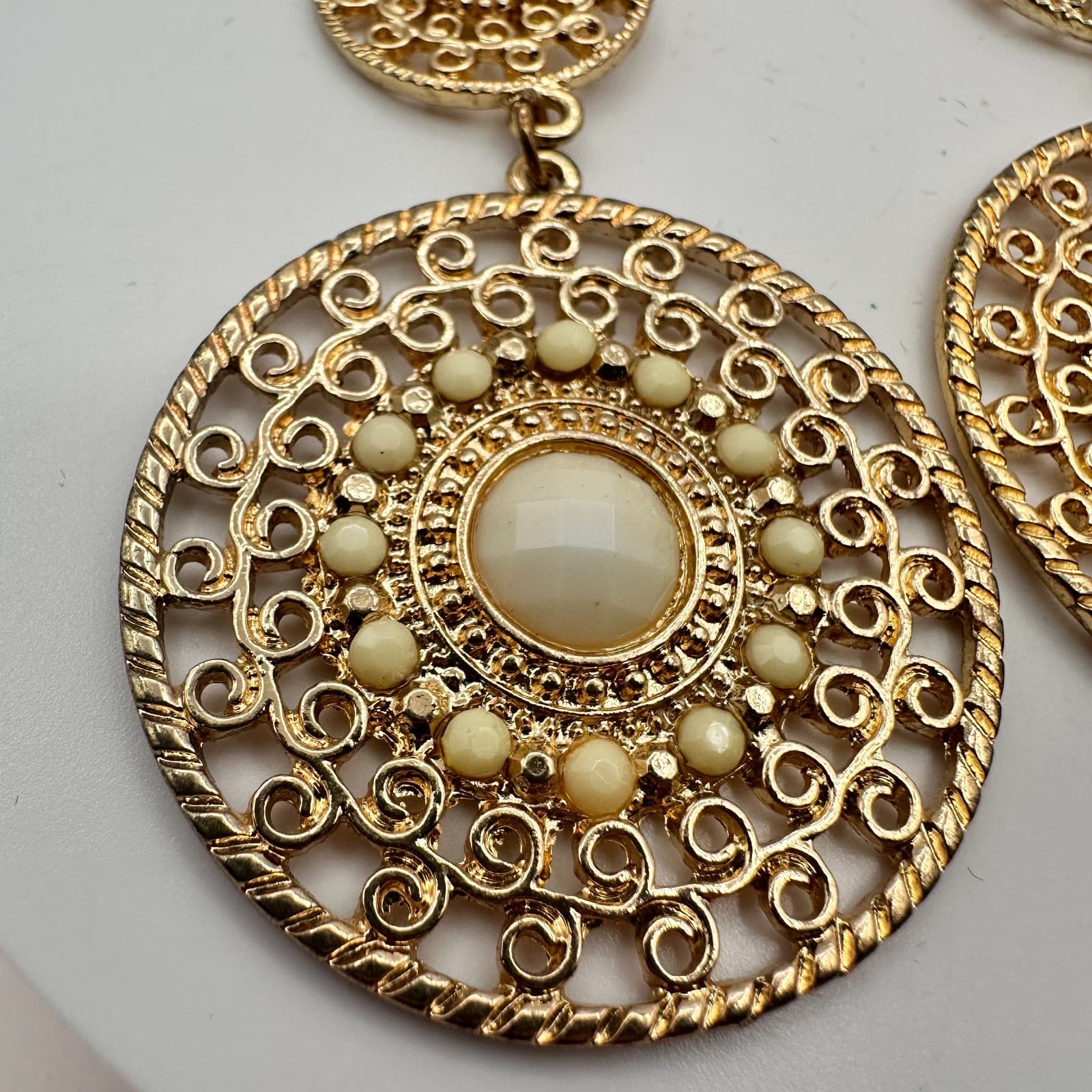 Vintage Gold Tone Filigree Dangle Earrings Cream Faux Cabochon Boho Tiered Y2K - Thumbnail 4
