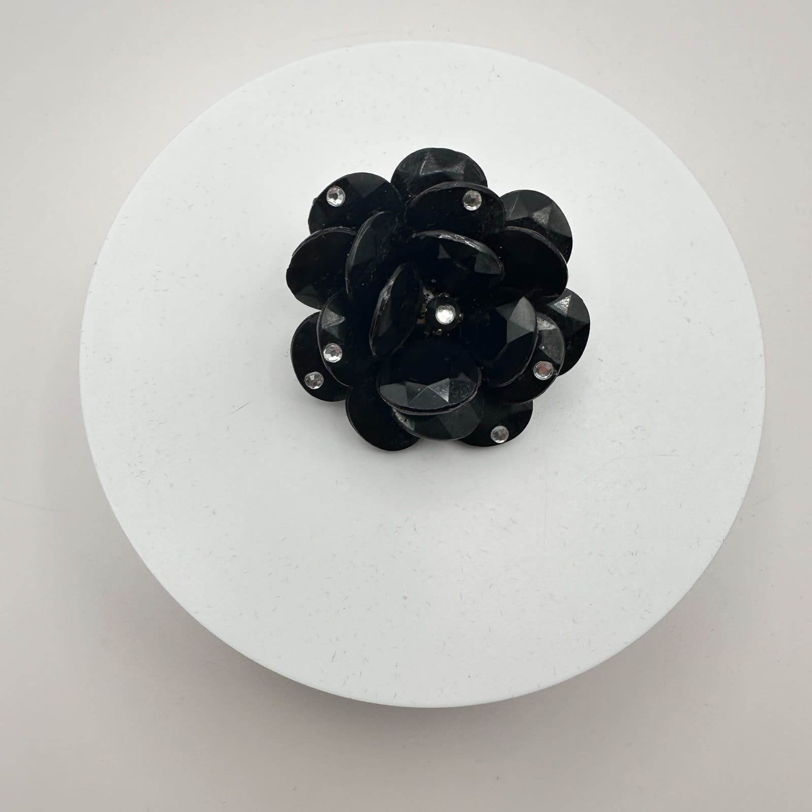 Vintage Y2K Black Floral Beaded Brooch Pin Retro Women's Classic Fashion Jewelry - Thumbnail 2