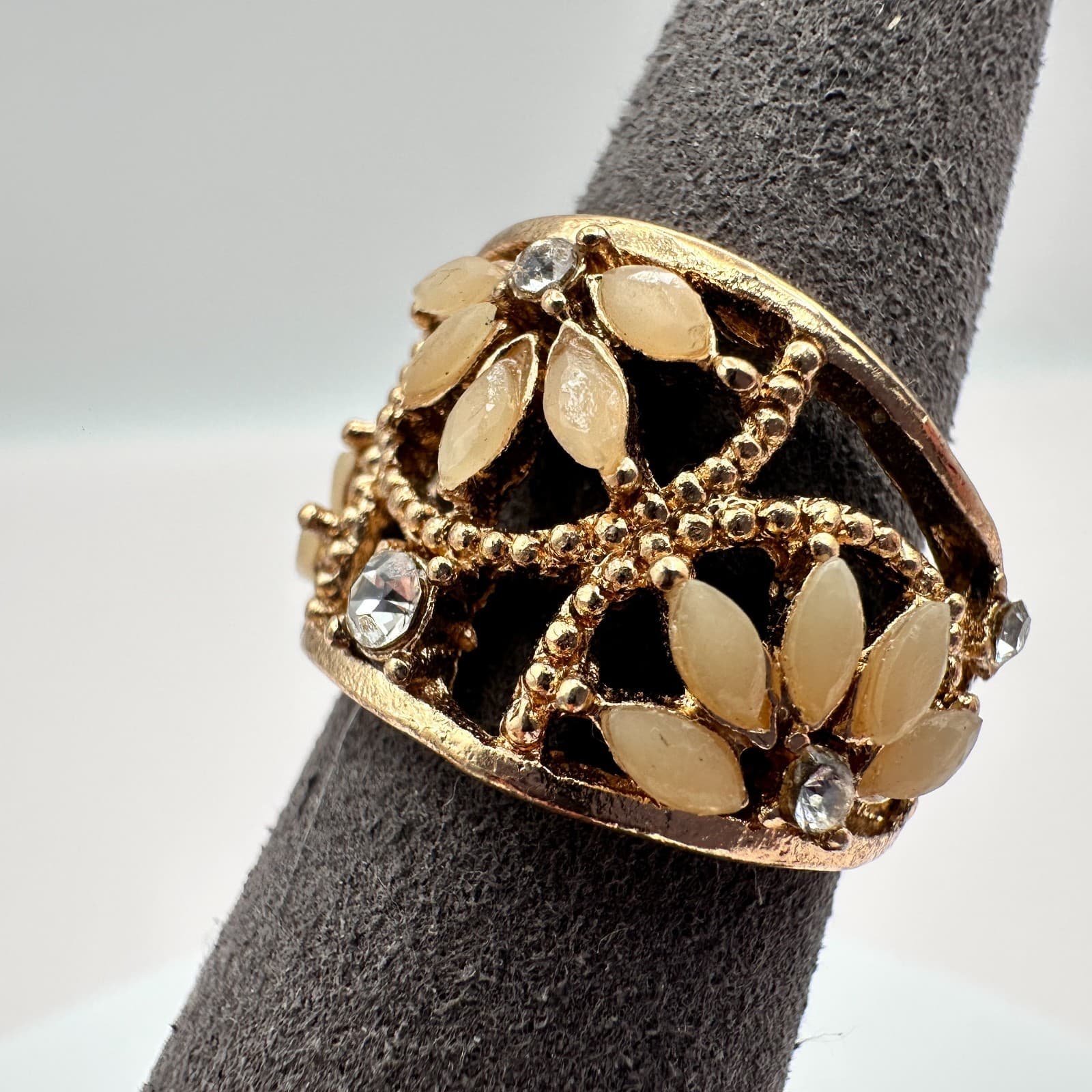 Vintage Y2K Gold Tone Floral Ring Cream Marquise Beaded Rhinestone Boho Jewelry
