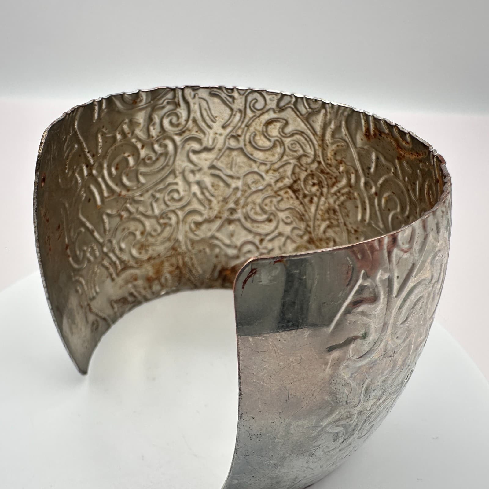 Vintage 90s Silver Tone Ornate Scroll Embossed Hand Wide Bracelet Boho Jewelry - Thumbnail 6