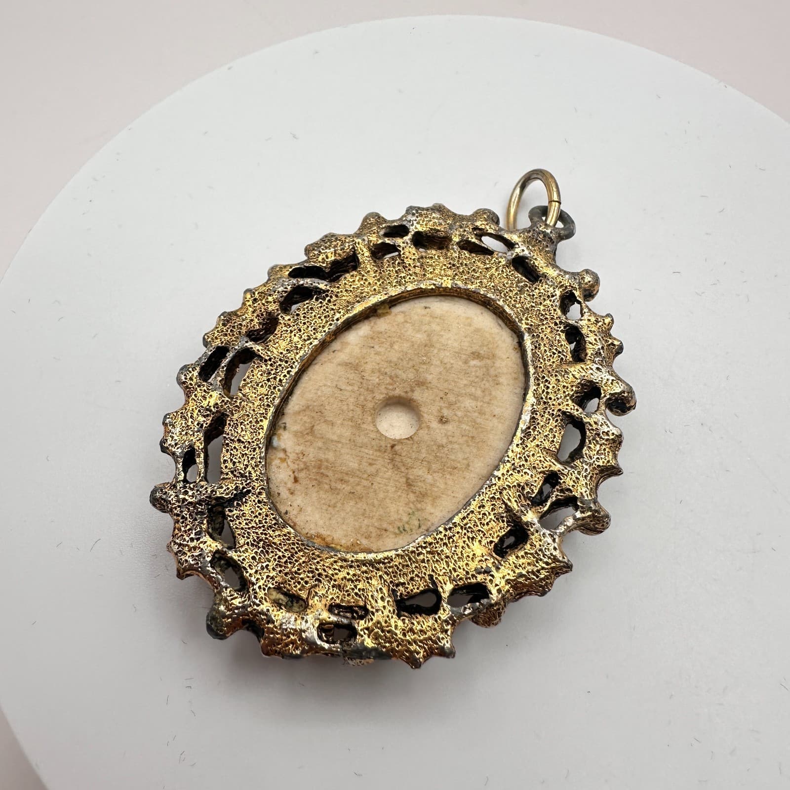 Vintage 90s Gold Tone Textured Leaf Frame Porcelain Rose Pendant Women's Jewelry - Thumbnail 5