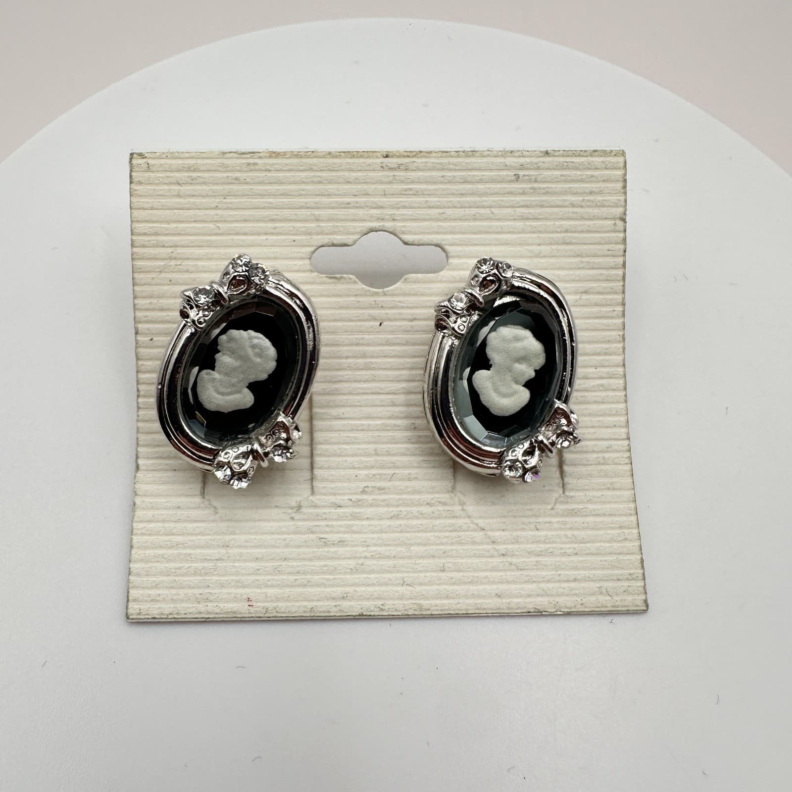 Vintage 90s Cameo Earrings Silver Tone Glass Accents Oval Studs Fashion Jewelry - Thumbnail 2