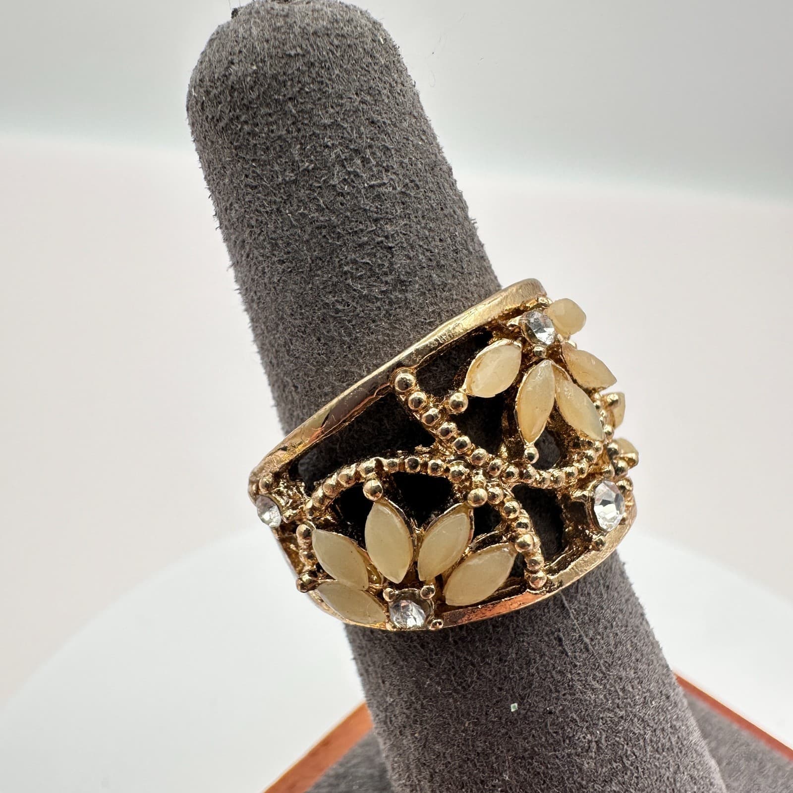 Vintage Y2K Gold Tone Floral Ring Cream Marquise Beaded Rhinestone Boho Jewelry - Thumbnail 3