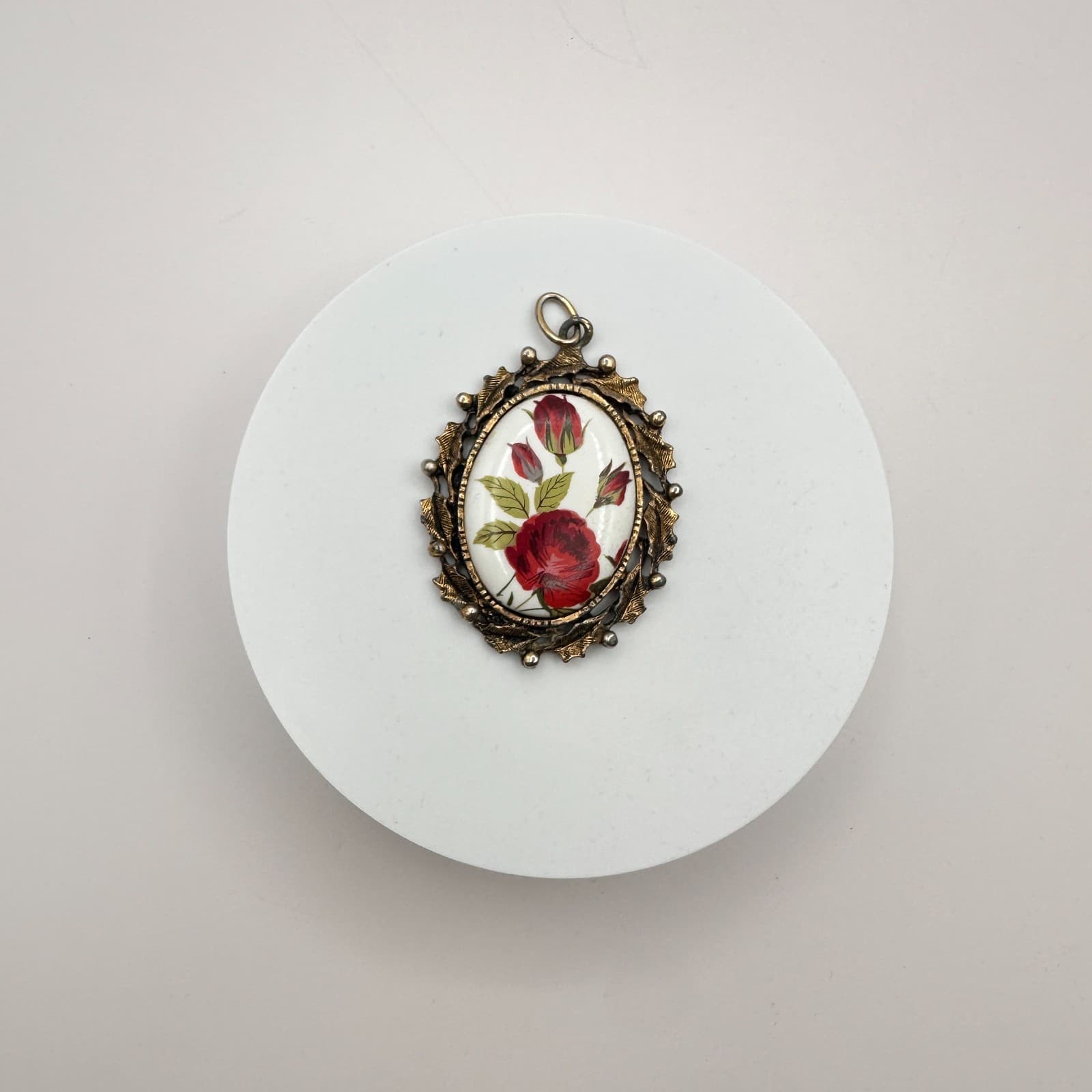 Vintage 90s Gold Tone Textured Leaf Frame Porcelain Rose Pendant Women's Jewelry - Thumbnail 3