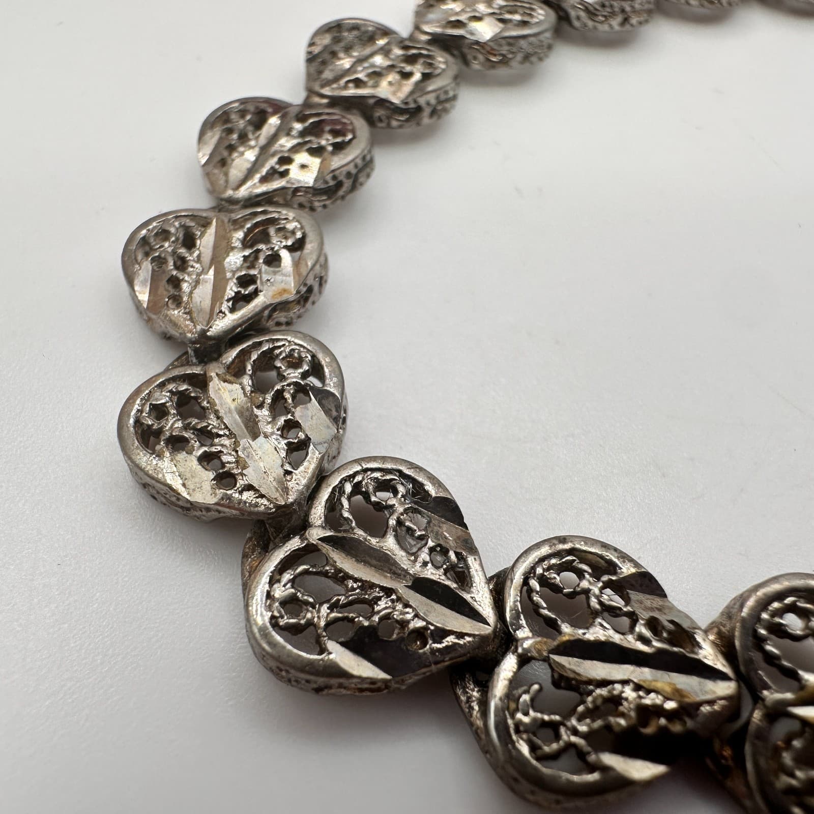 Vintage 90s SilverTone Filigree Open Heart Link Bracelet Classic Fashion Jewelry - Thumbnail 4