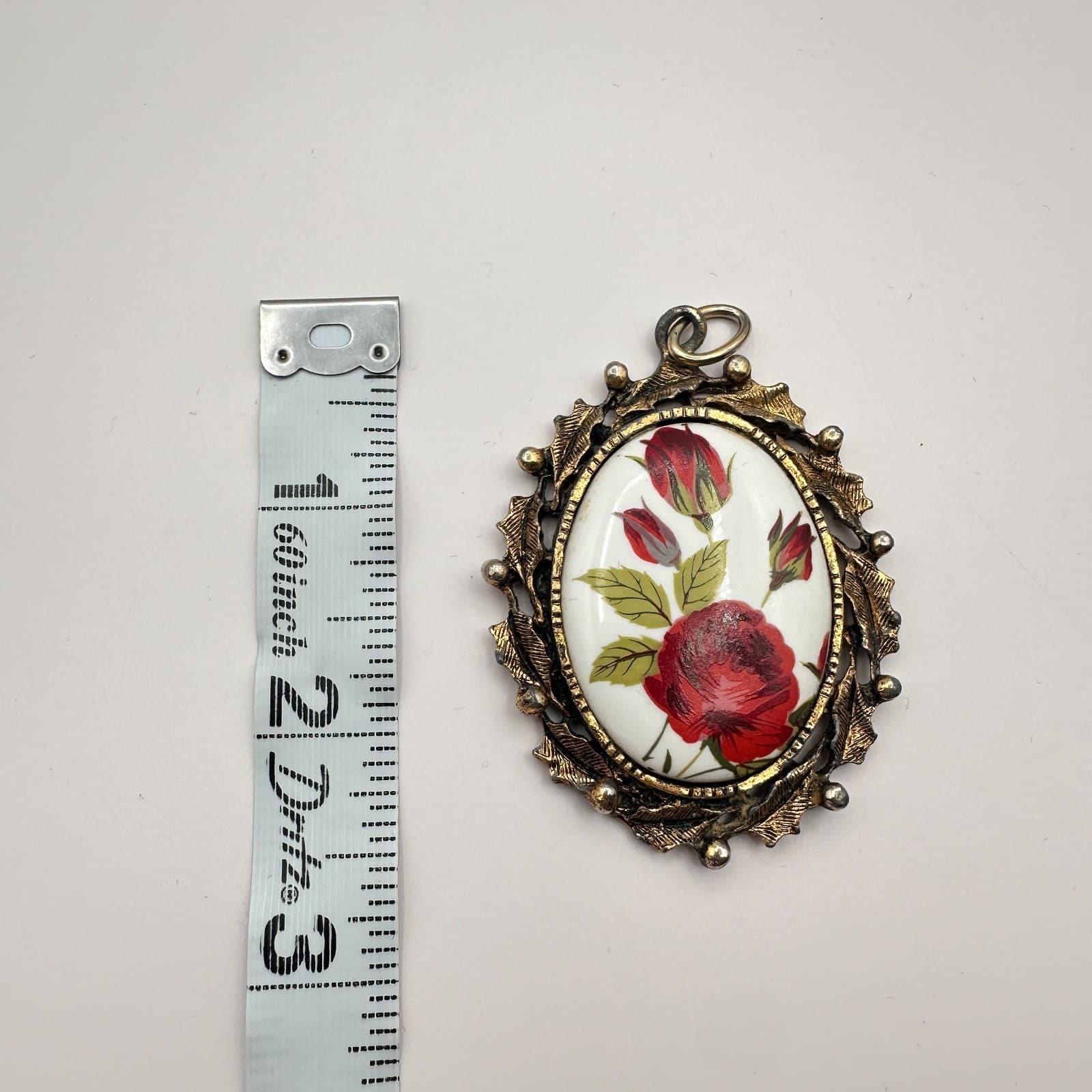 Vintage 90s Gold Tone Textured Leaf Frame Porcelain Rose Pendant Women's Jewelry - Thumbnail 7