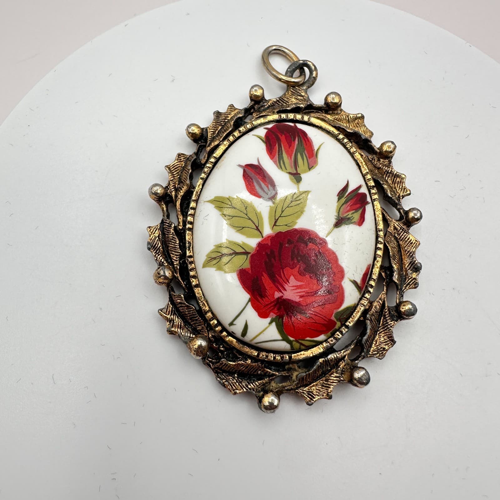 Vintage 90s Gold Tone Textured Leaf Frame Porcelain Rose Pendant Women's Jewelry - Thumbnail 4
