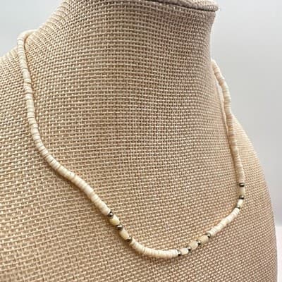 Vintage Y2K White Shell Heishi Beaded Choker Necklace Silver Tone Jewelry - Thumbnail 2