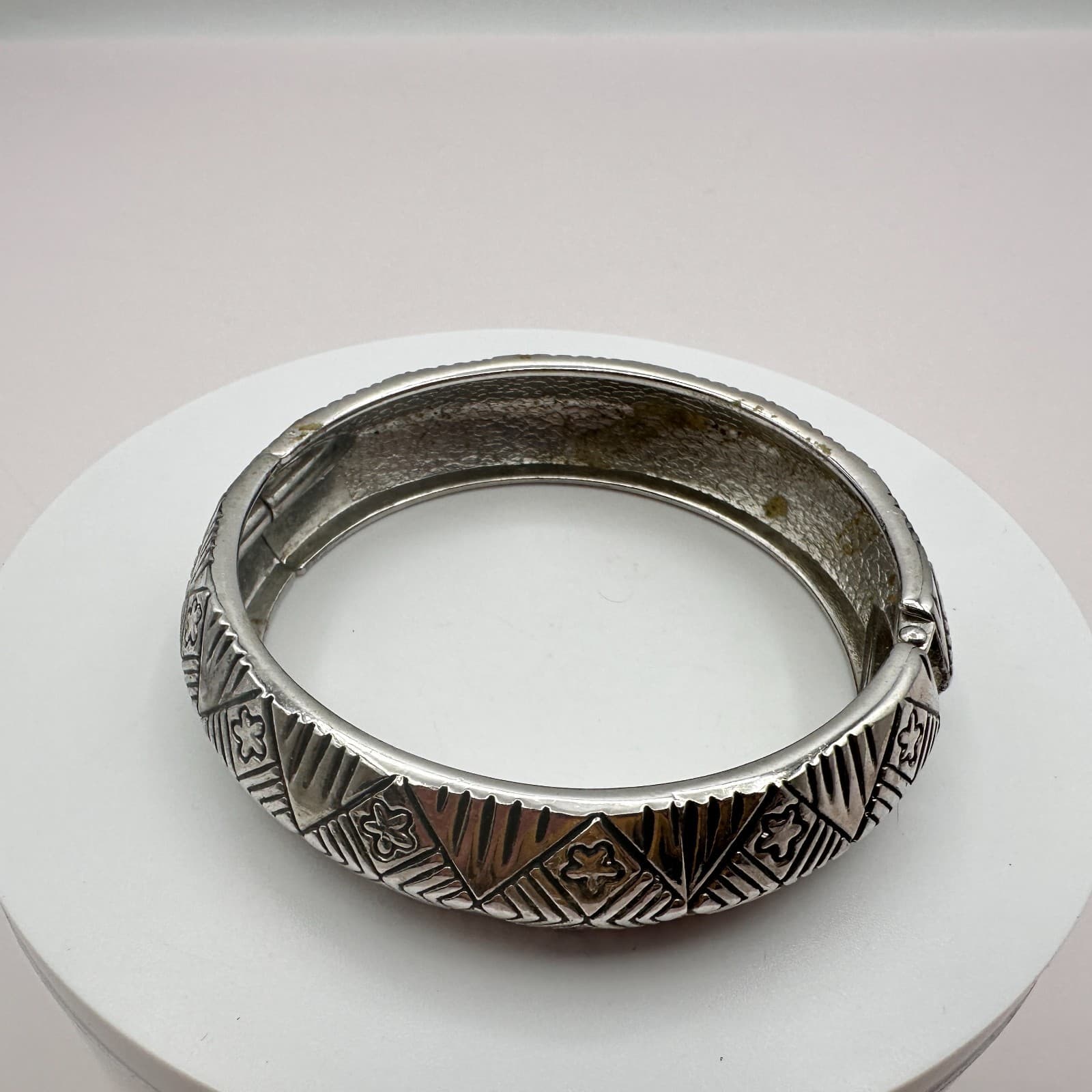 Vintage 90s Silver Tone Geometric Flower Bangle Bracelet Boho Etched Jewelry Y2K - Thumbnail 3