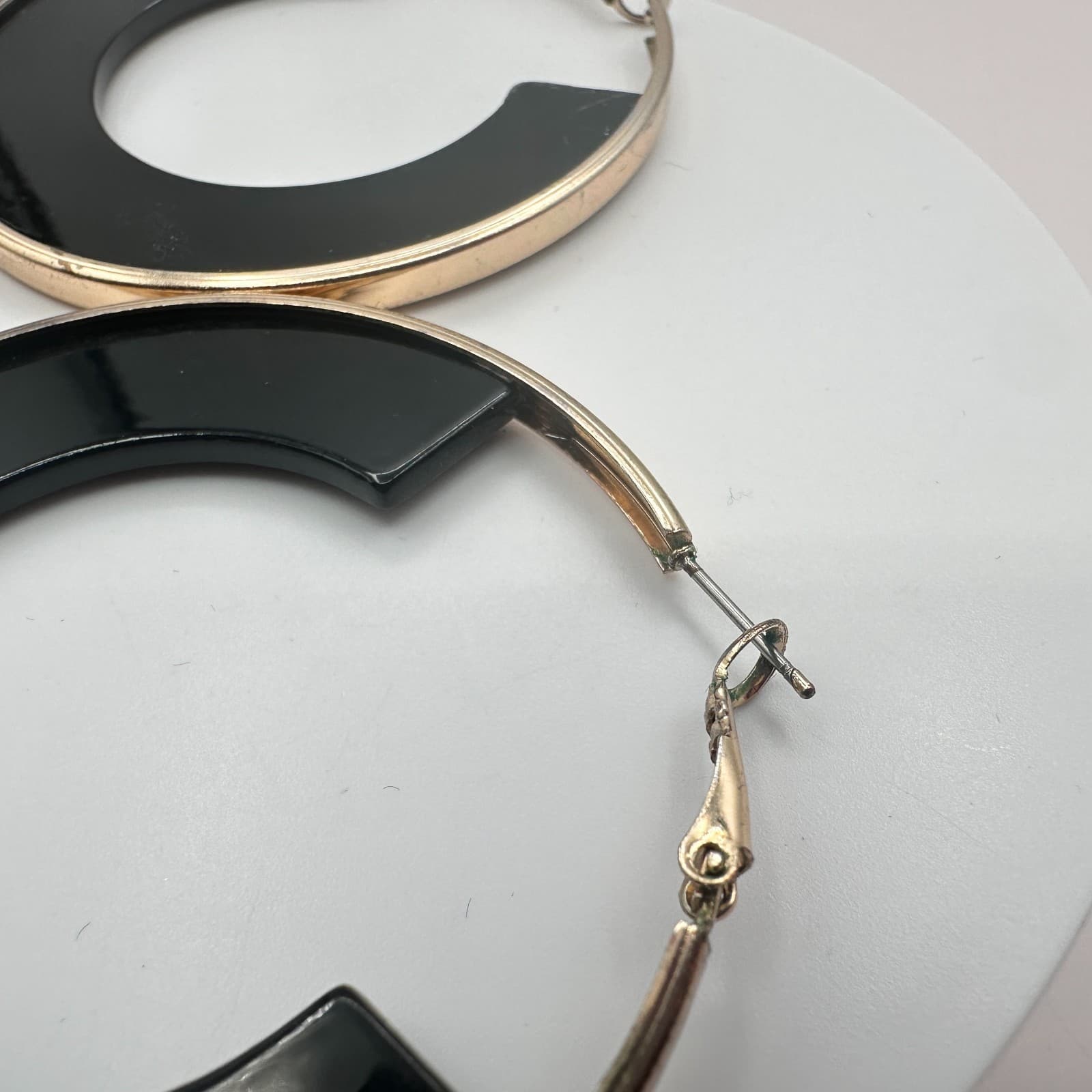Vintage 90s Black Enamel Gold Tone Hoop Earrings Women's Classic Jewelry - Thumbnail 7