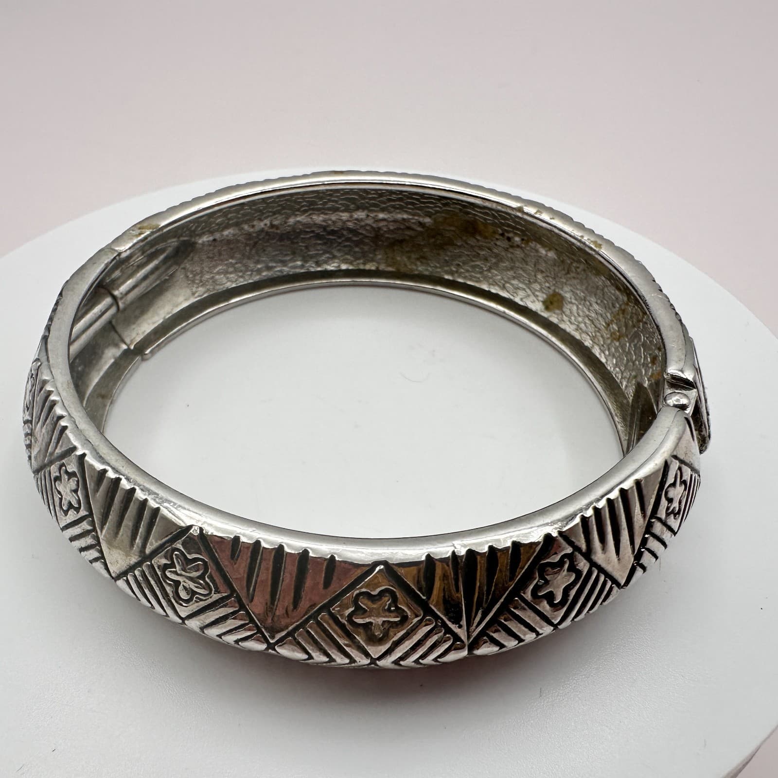Vintage 90s Silver Tone Geometric Flower Bangle Bracelet Boho Etched Jewelry Y2K - Thumbnail 2
