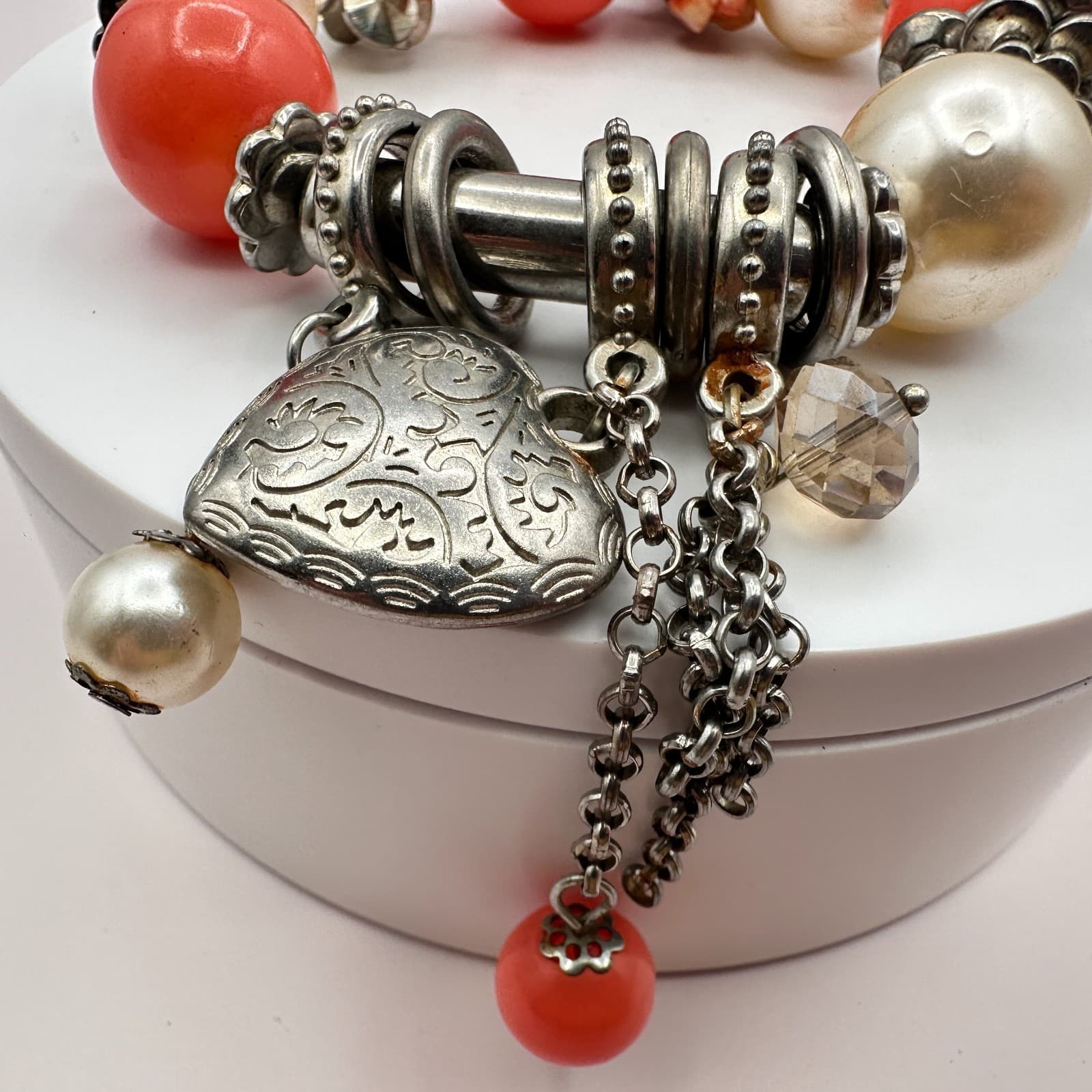 Vintage 90s Silver Tone Heart Charm Bracelet Glass Pearl Boho Fashion Jewelry - Thumbnail 3