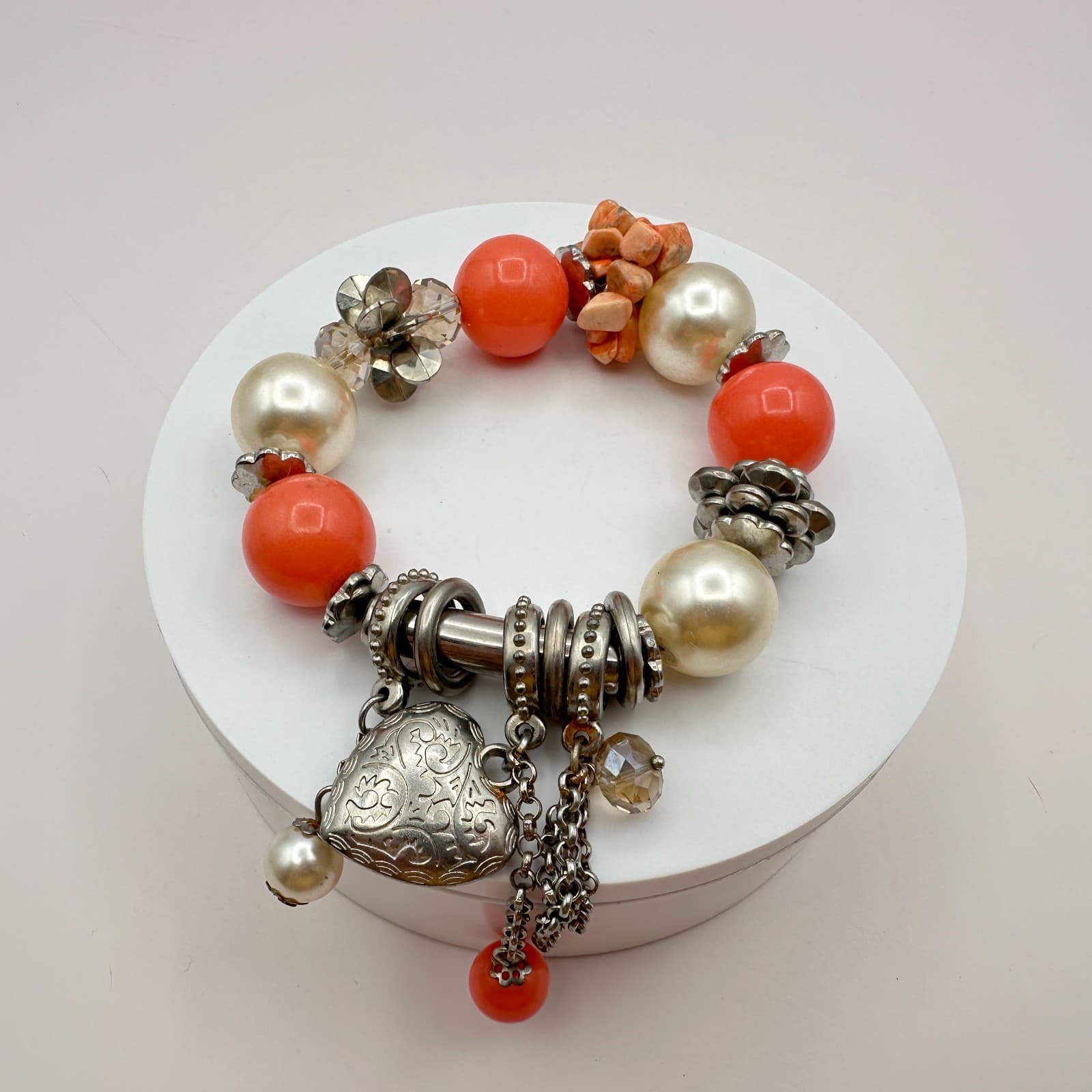 Vintage 90s Silver Tone Heart Charm Bracelet Glass Pearl Boho Fashion Jewelry - Thumbnail 2