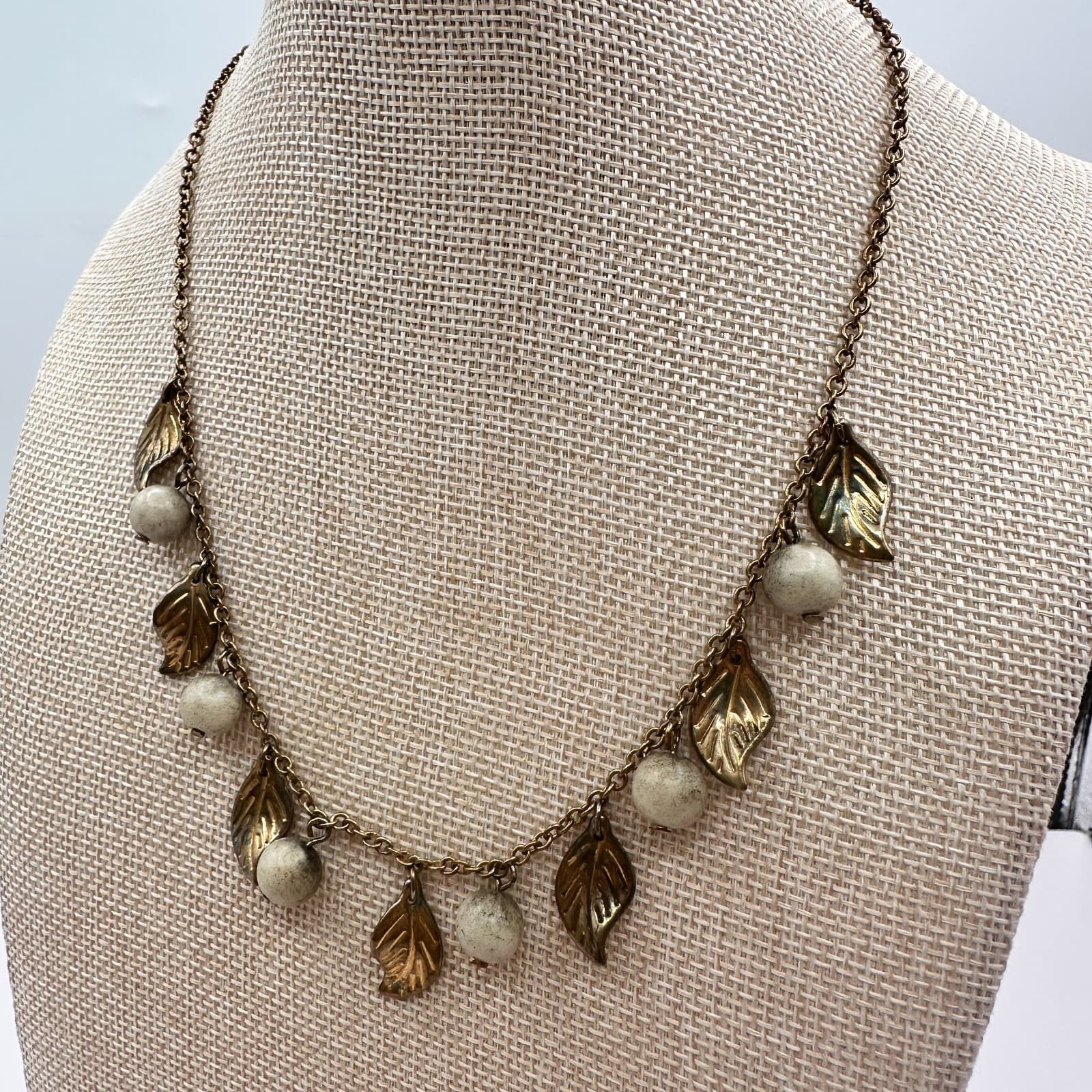 Vintage 90s Gold Tone Leaf White Beaded Necklace Women's Classic Jewelry - Thumbnail 7