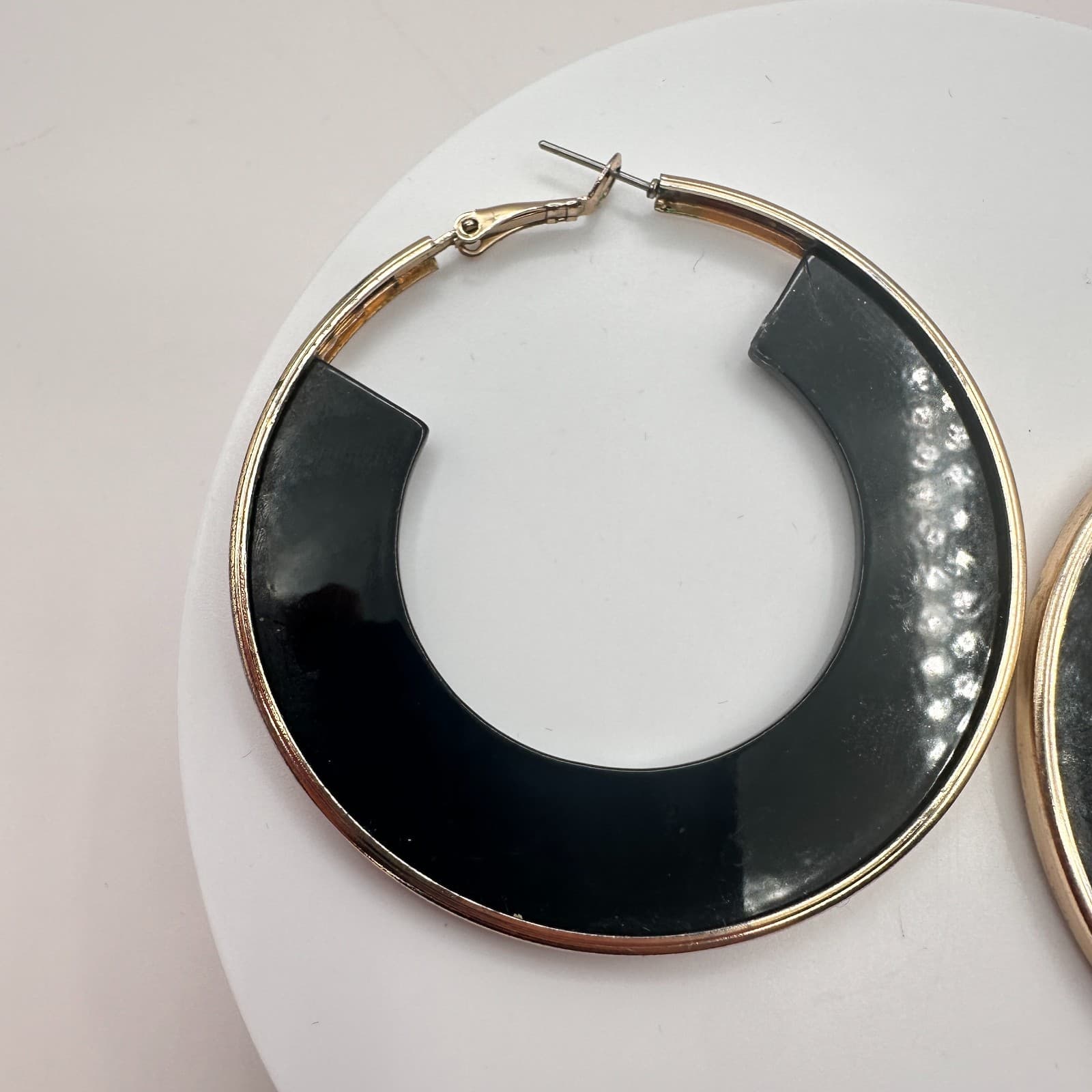 Vintage 90s Black Enamel Gold Tone Hoop Earrings Women's Classic Jewelry - Thumbnail 2