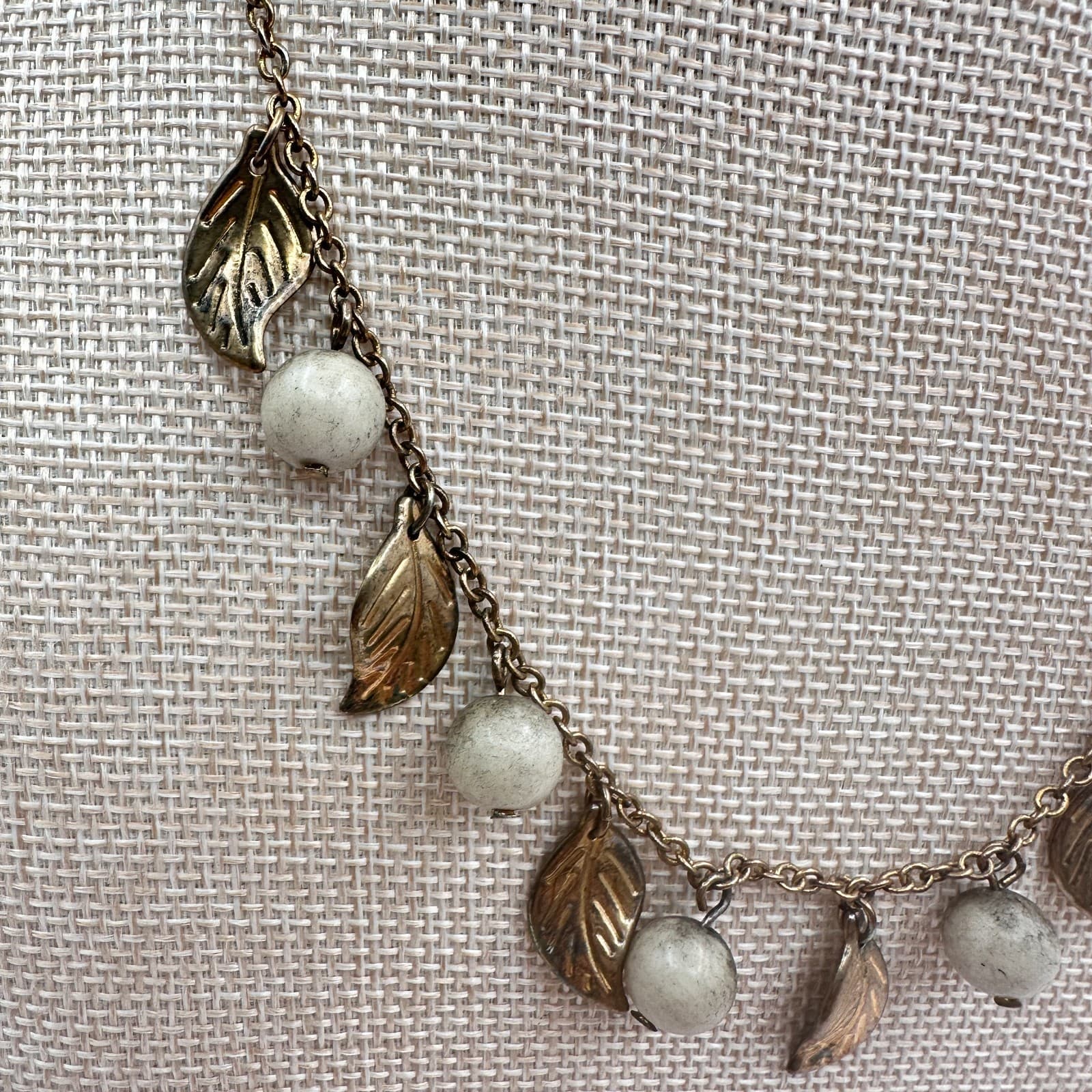 Vintage 90s Gold Tone Leaf White Beaded Necklace Women's Classic Jewelry - Thumbnail 6