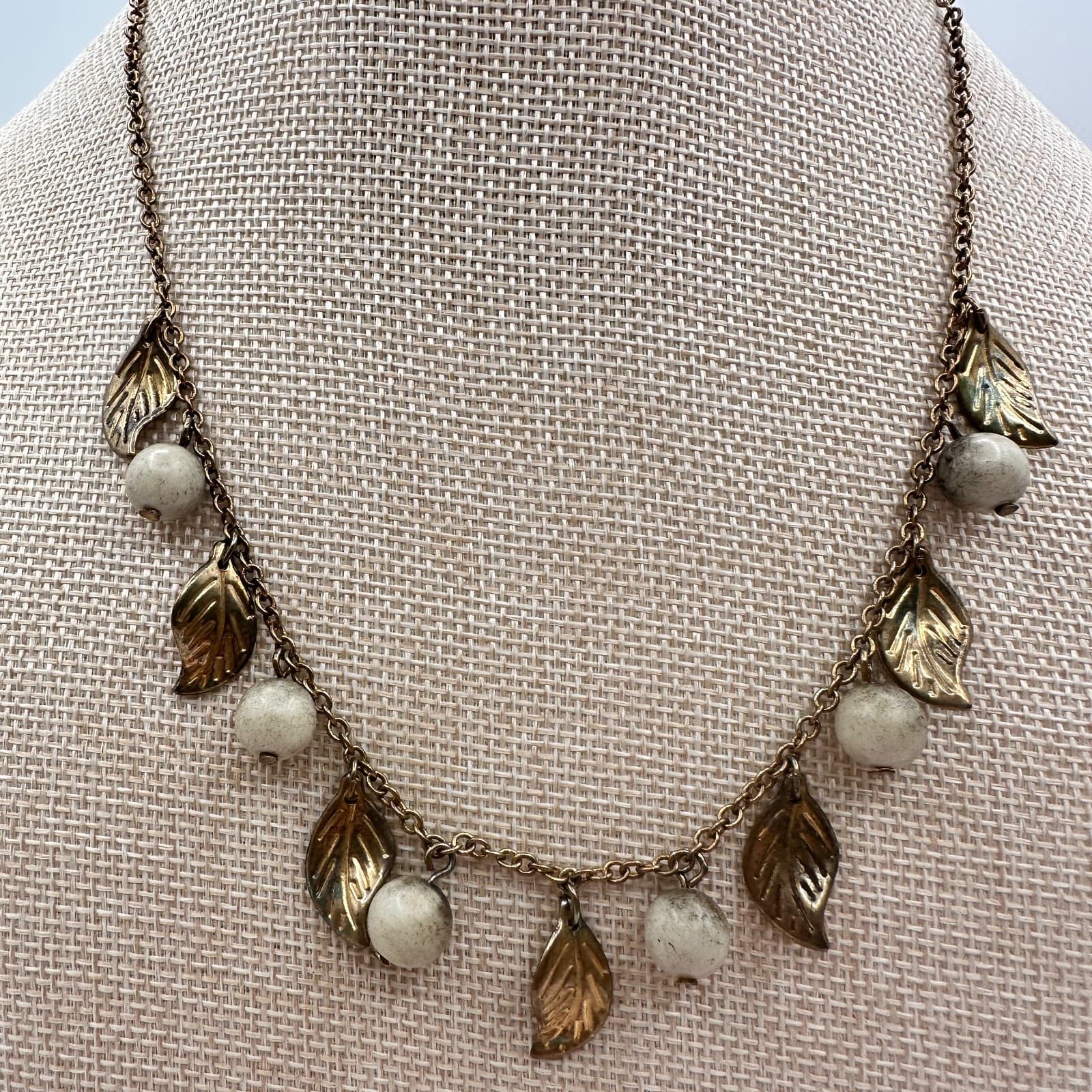 Vintage 90s Gold Tone Leaf White Beaded Necklace Women's Classic Jewelry - Thumbnail 2