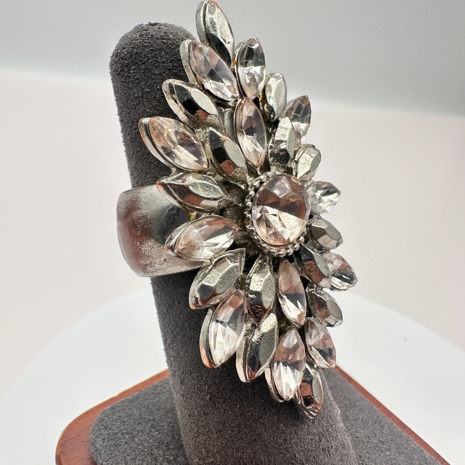 Vintage Y2K Clear Rhinestone Floral Ring Silver Tone Statement Women's Jewelry - Thumbnail 4