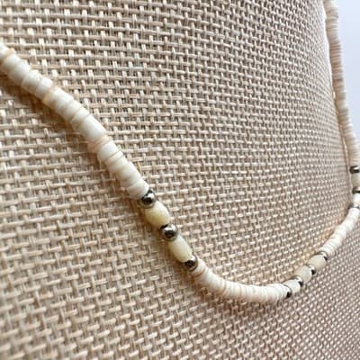 Vintage Y2K White Shell Heishi Beaded Choker Necklace Silver Tone Jewelry - Thumbnail 3
