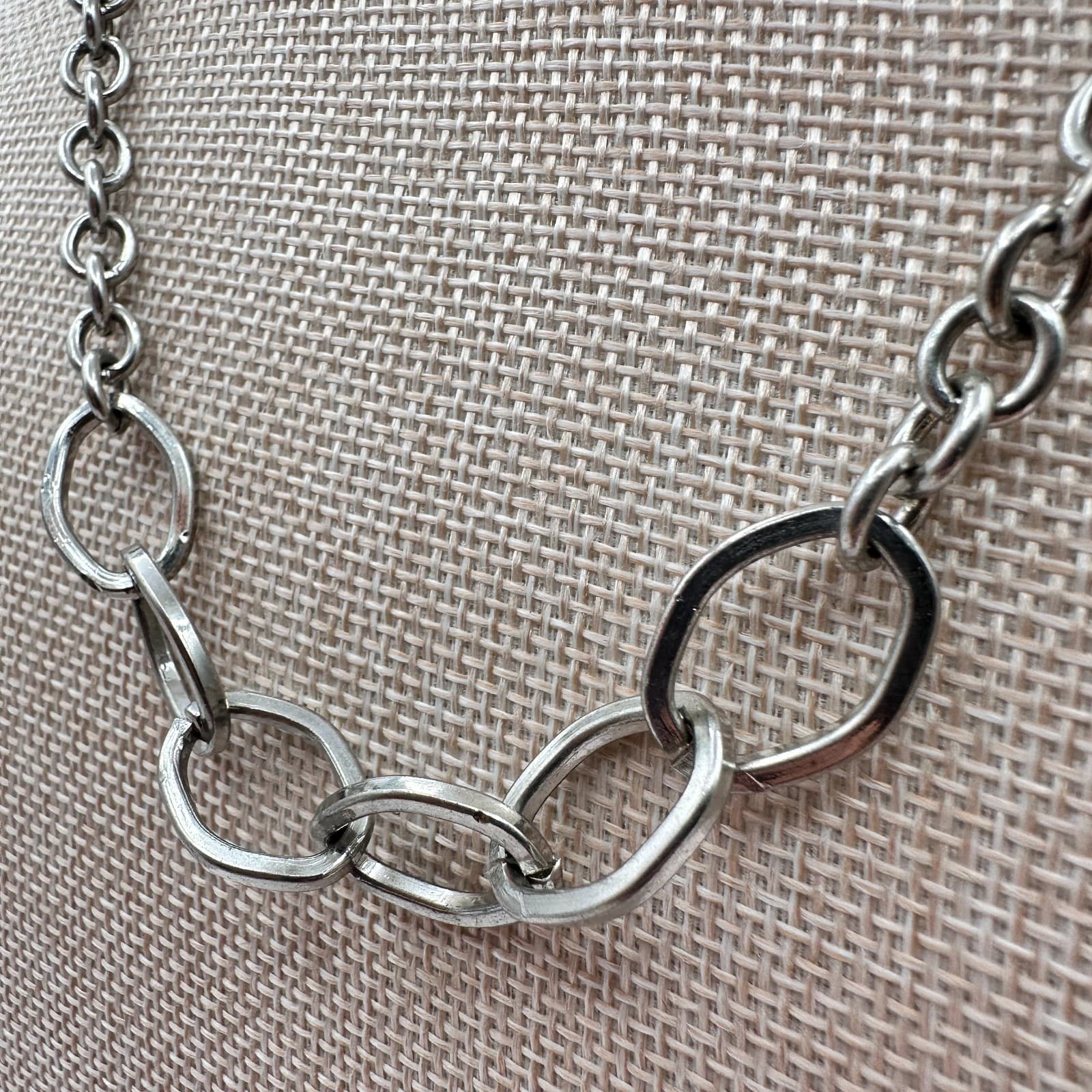 Vintage Y2K Silver Tone Graduated Oval Links Chain Necklace Women's Jewelry Bib - Thumbnail 6