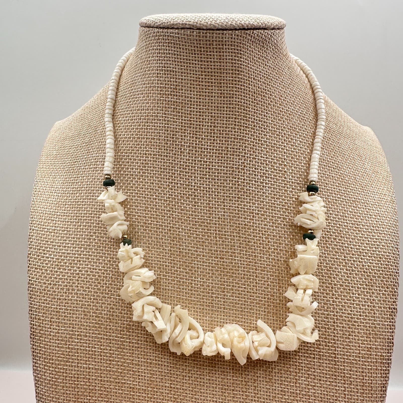 Vintage 90s White Shell Heishe Beaded Necklace Chunky Carved Fashion Jewelry Y2K - Thumbnail 2
