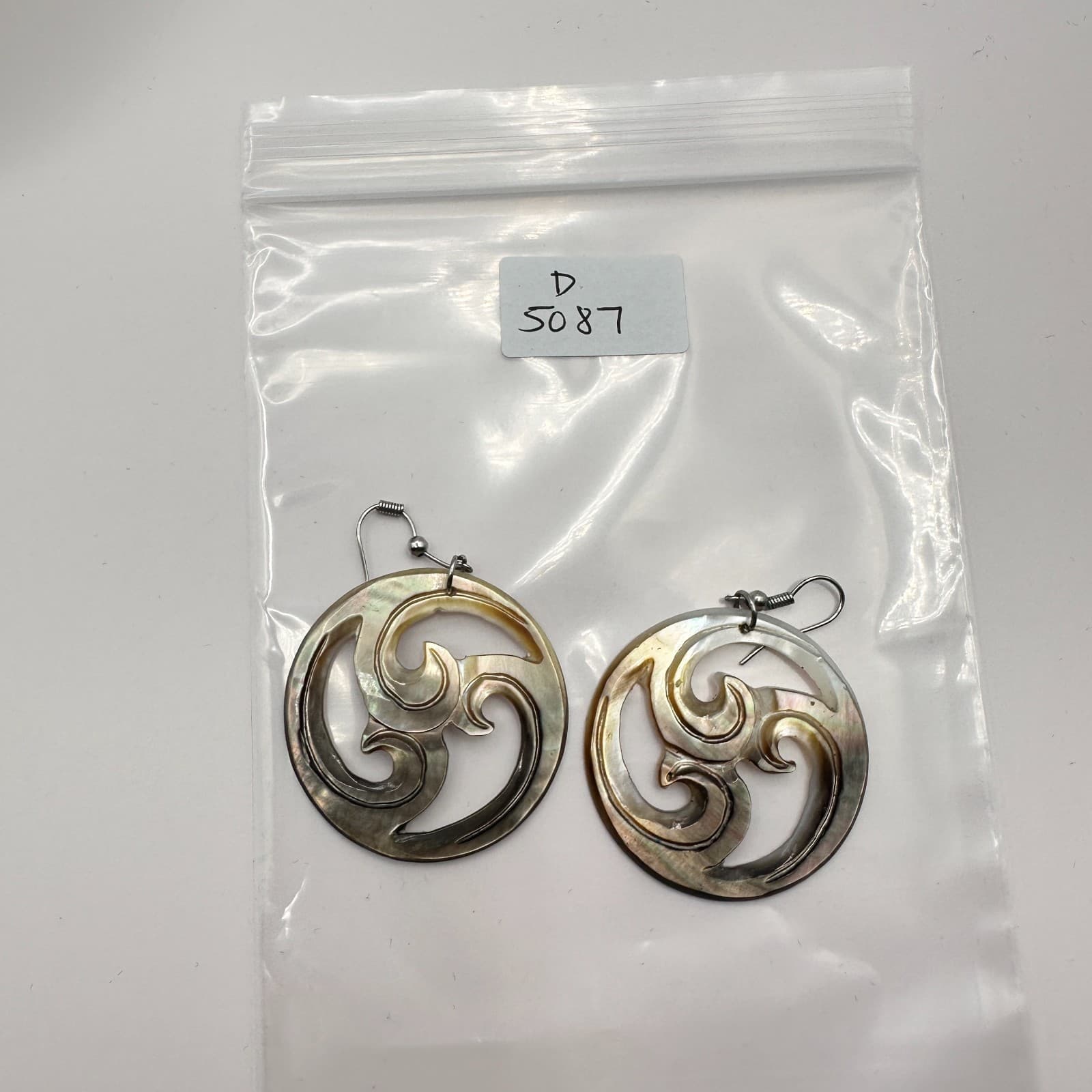 Vintage Y2K Mother Of Pearl Shell Carved Swirl Hoop Earrings Women's Jewelry Bib - Thumbnail 7