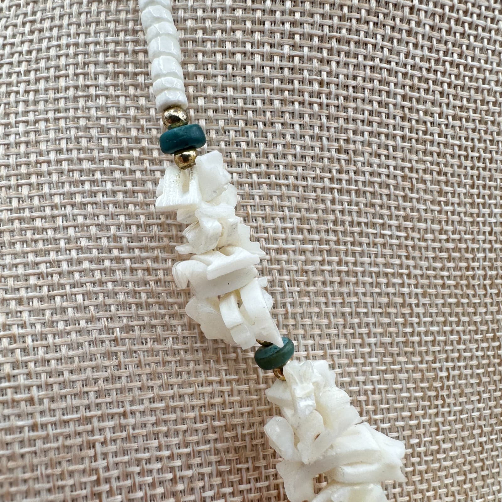 Vintage 90s White Shell Heishe Beaded Necklace Chunky Carved Fashion Jewelry Y2K - Thumbnail 3