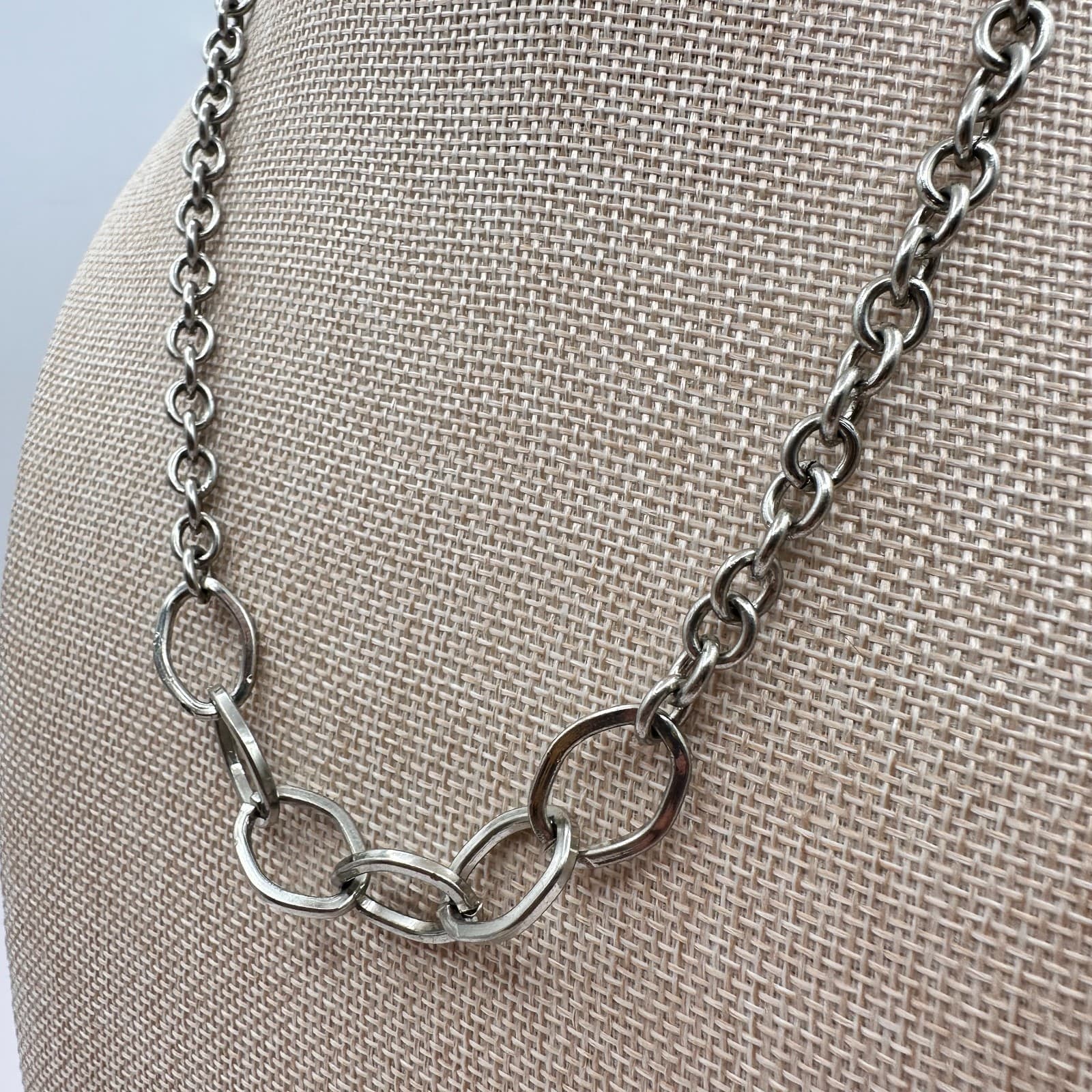 Vintage Y2K Silver Tone Graduated Oval Links Chain Necklace Women's Jewelry Bib - Thumbnail 4