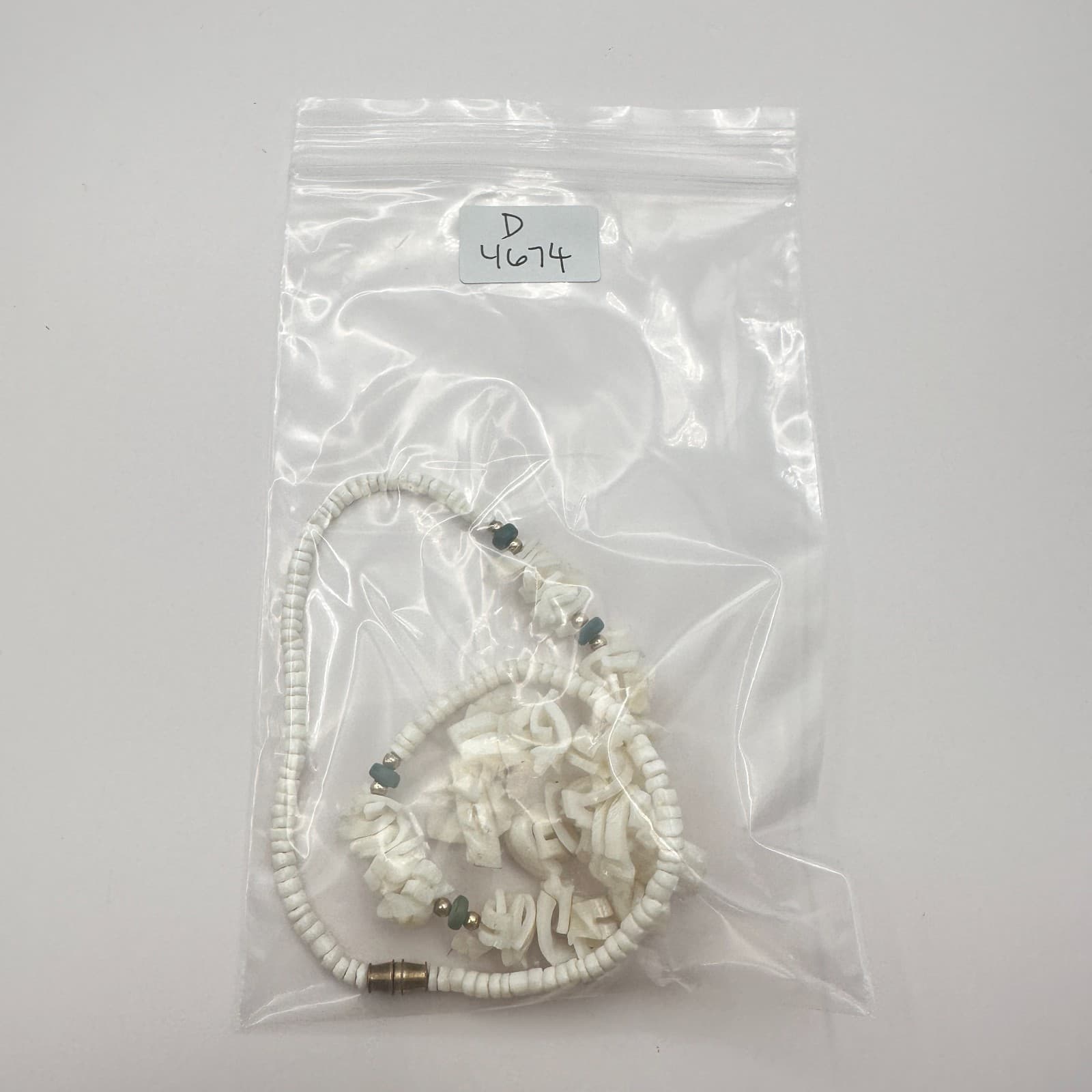 Vintage 90s White Shell Heishe Beaded Necklace Chunky Carved Fashion Jewelry Y2K - Thumbnail 10