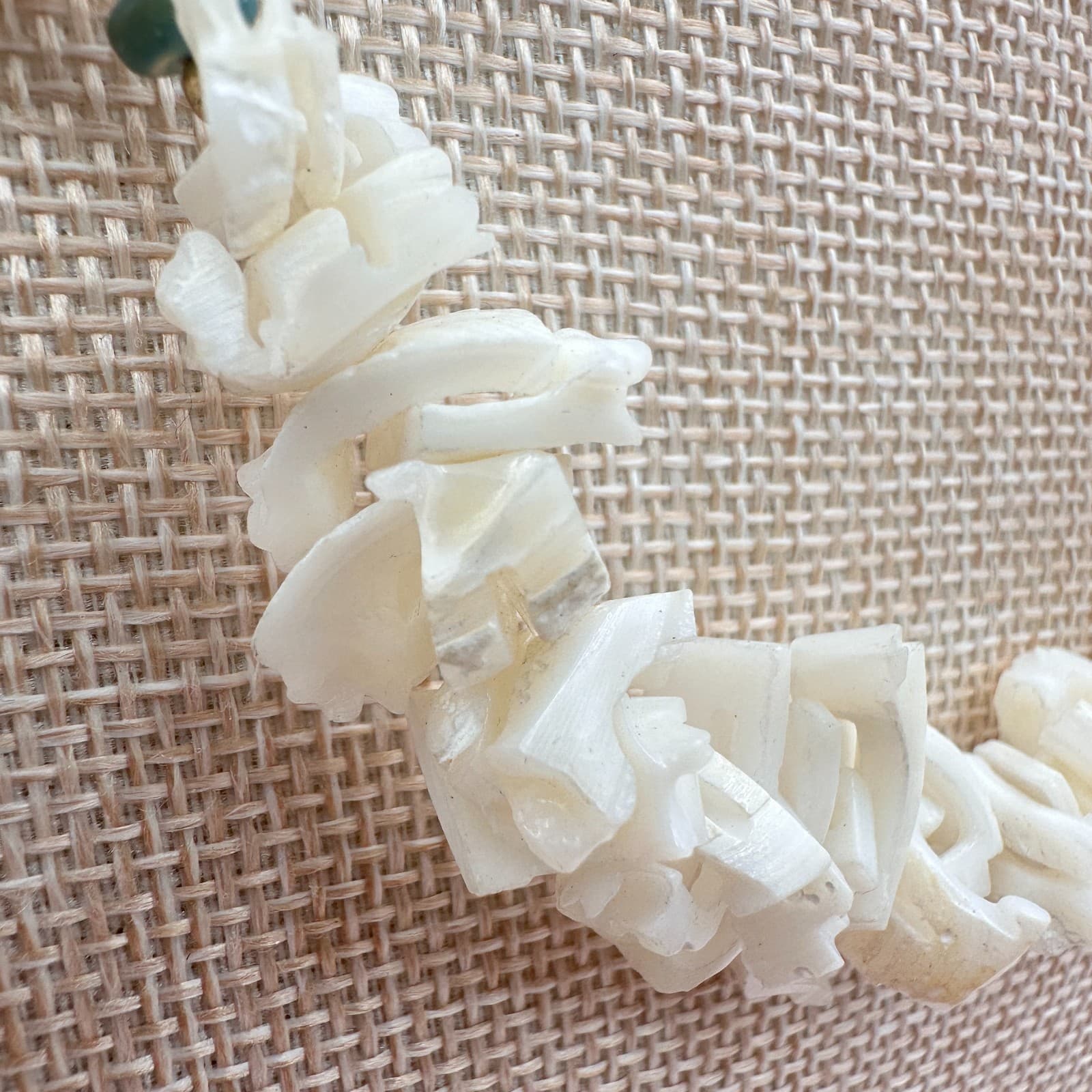 Vintage 90s White Shell Heishe Beaded Necklace Chunky Carved Fashion Jewelry Y2K - Thumbnail 4