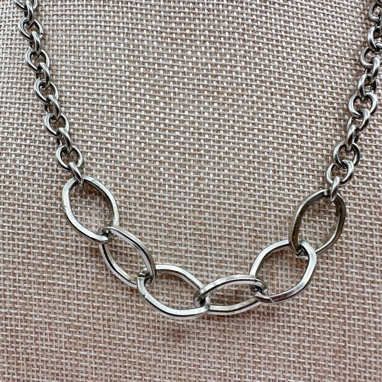 Vintage Y2K Silver Tone Graduated Oval Links Chain Necklace Women's Jewelry Bib - Thumbnail 2
