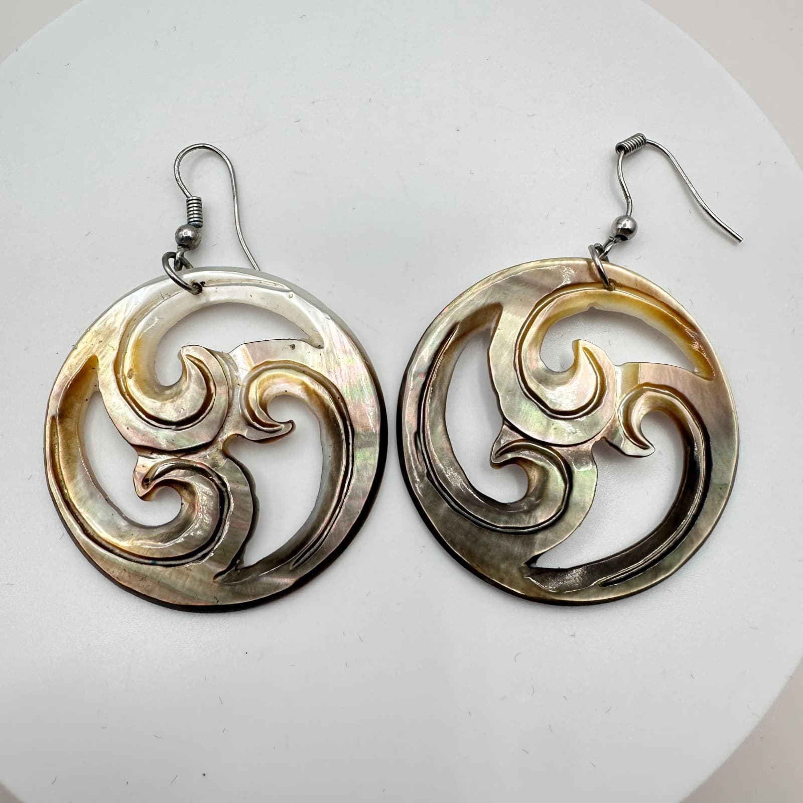 Vintage Y2K Mother Of Pearl Shell Carved Swirl Hoop Earrings Women's Jewelry Bib