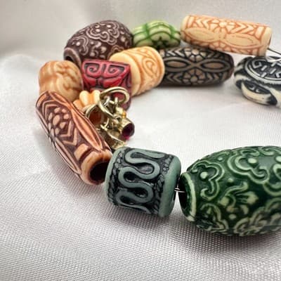Vintage Y2K Gold Tone Charm Carved Beaded Stretch Statement Bracelet Jewelry - Thumbnail 4