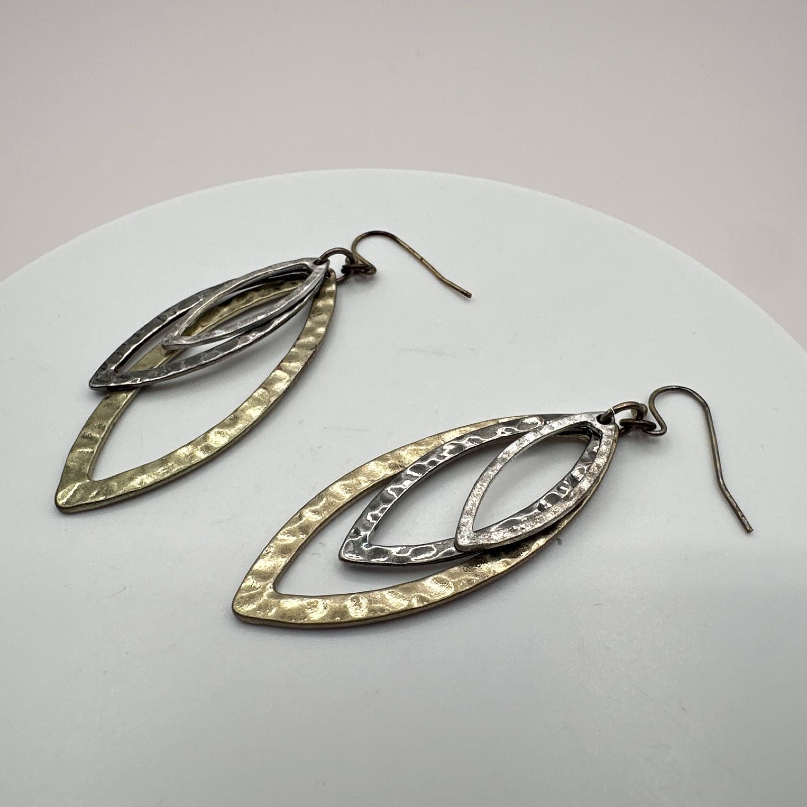 Vintage 90s Metal Hammered Open Marquise Dangle Earrings Classic Fashion Jewelry - Thumbnail 4