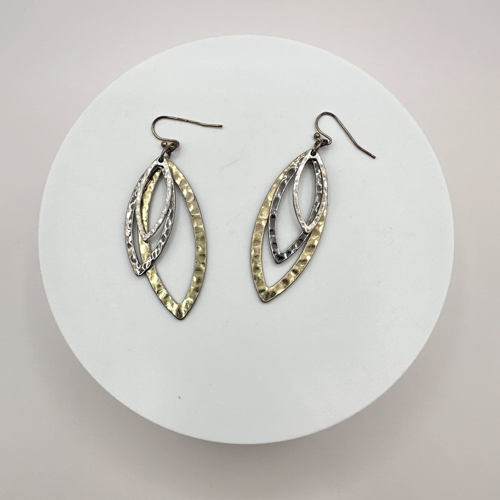 Vintage 90s Metal Hammered Open Marquise Dangle Earrings Classic Fashion Jewelry - Thumbnail 2