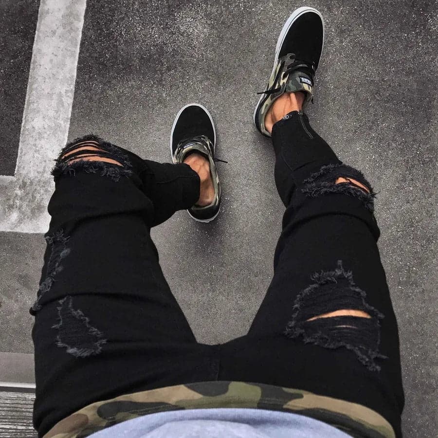 High-Waisted Jeans - Thumbnail 3