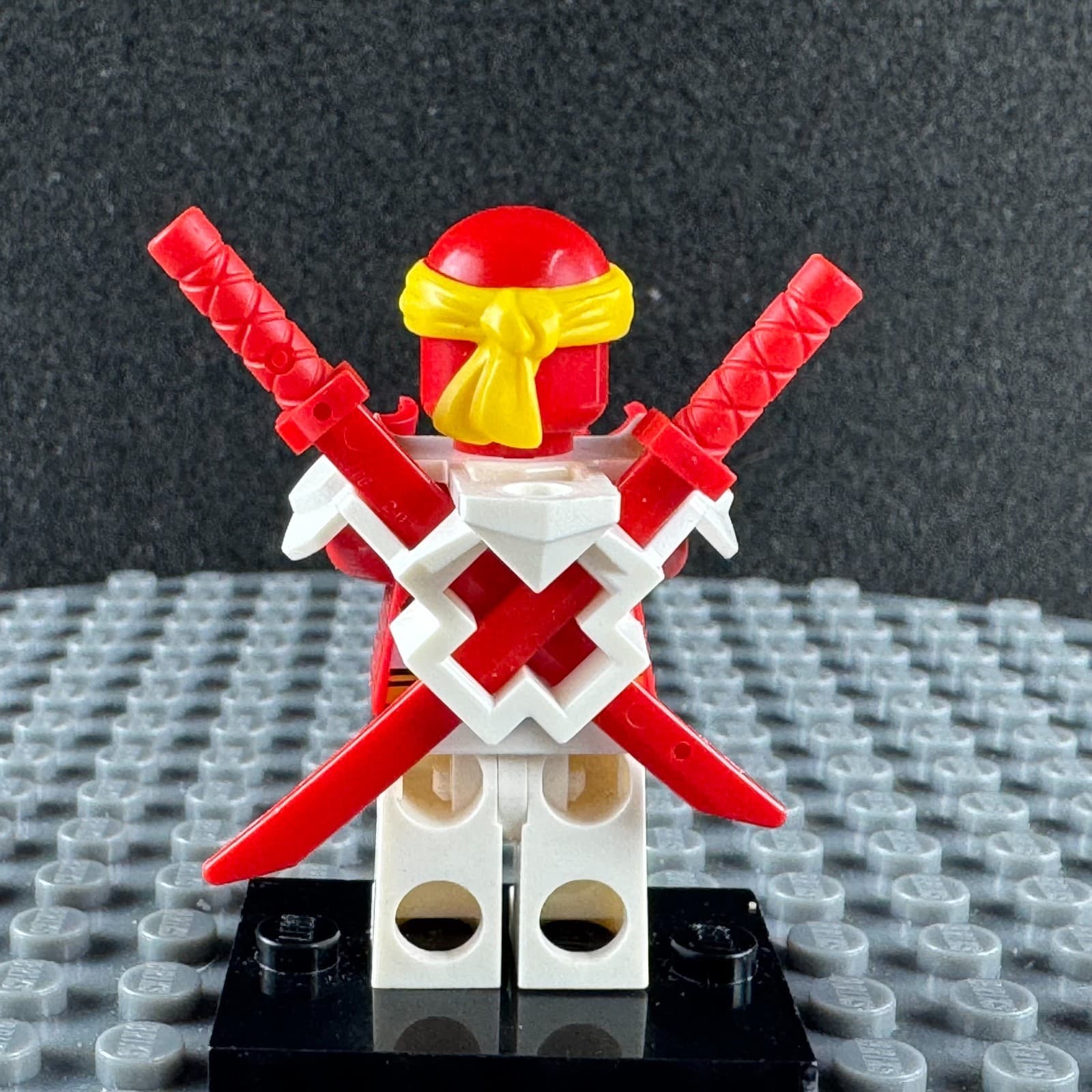 Retired Lego Ninjago Minifigure NJO0587 Sushimi W/ Accessories - Thumbnail 4
