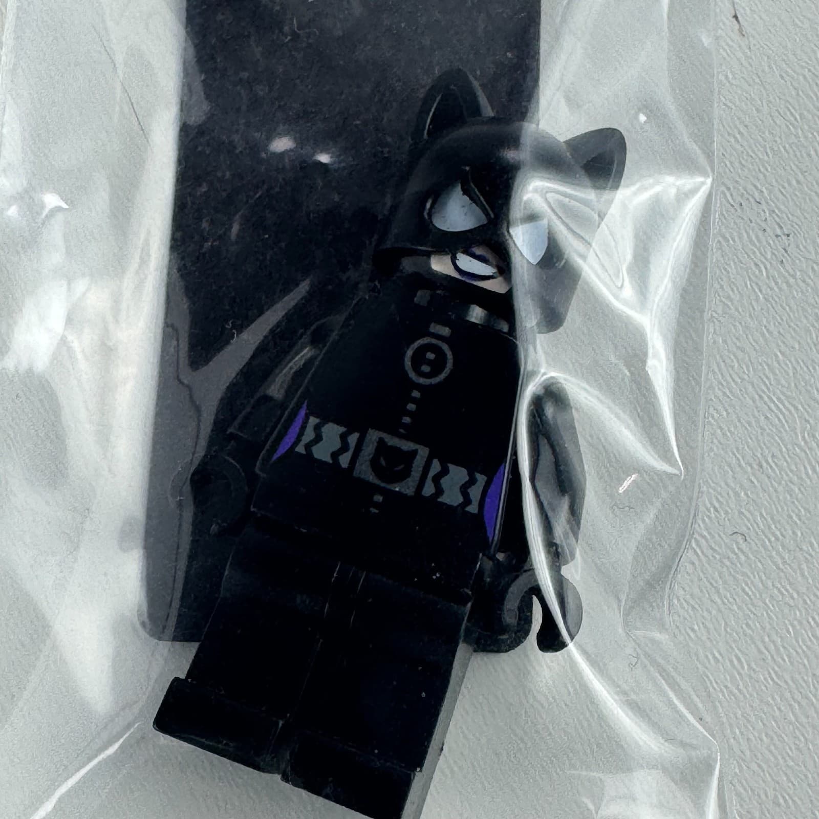 Retired Lego DC Super Heroes Catwoman Minifigure sh0243 76061 Batman DC - Thumbnail 3