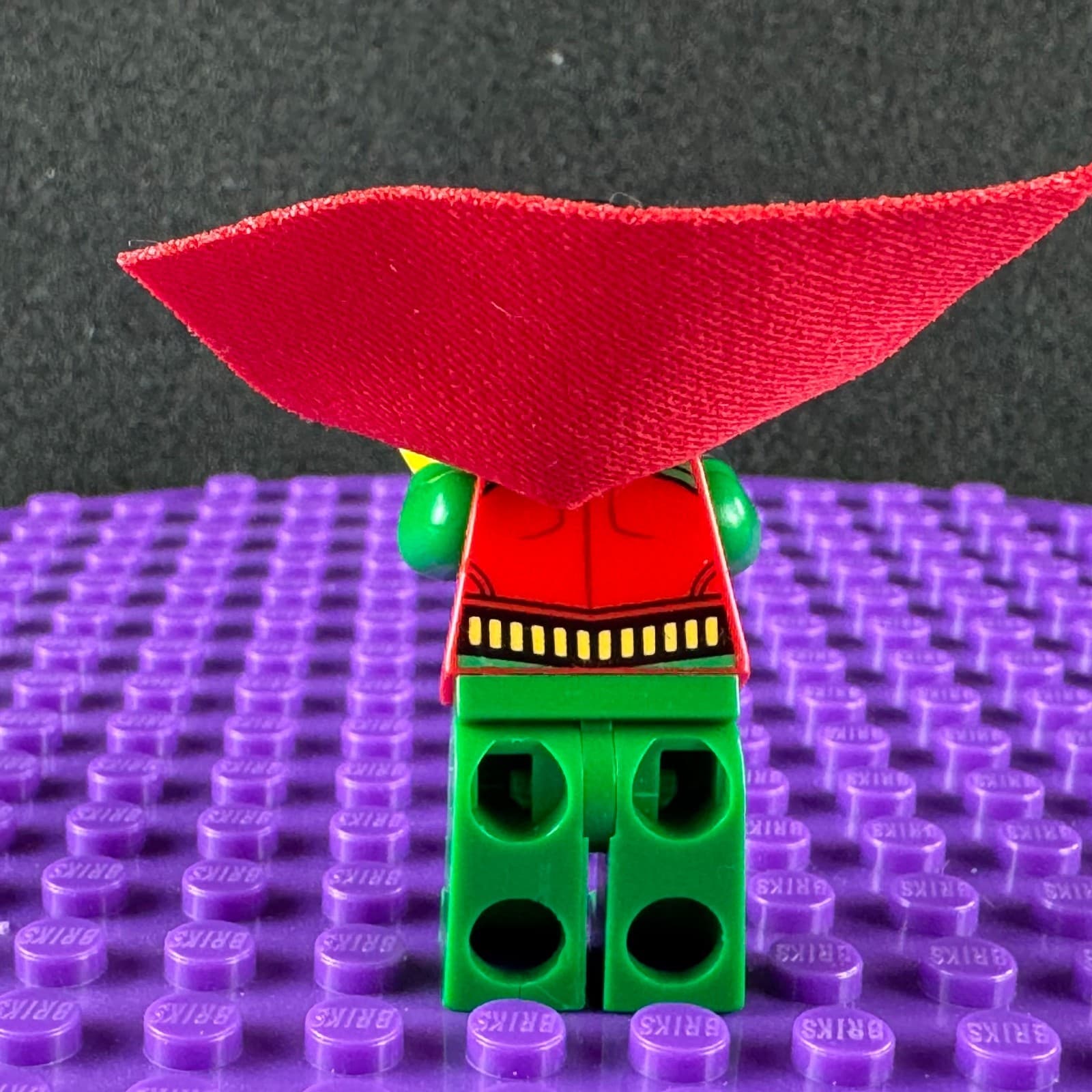 Retired LEGO® Super Heroes Robin Minifigure Red Mask Batman 2 DC 10753 sh0514 - Thumbnail 4