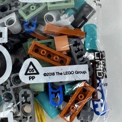 Retired LEGO Technic Parts Assorted Multicolor Connectors Axles Pins New 2018 - Thumbnail 2