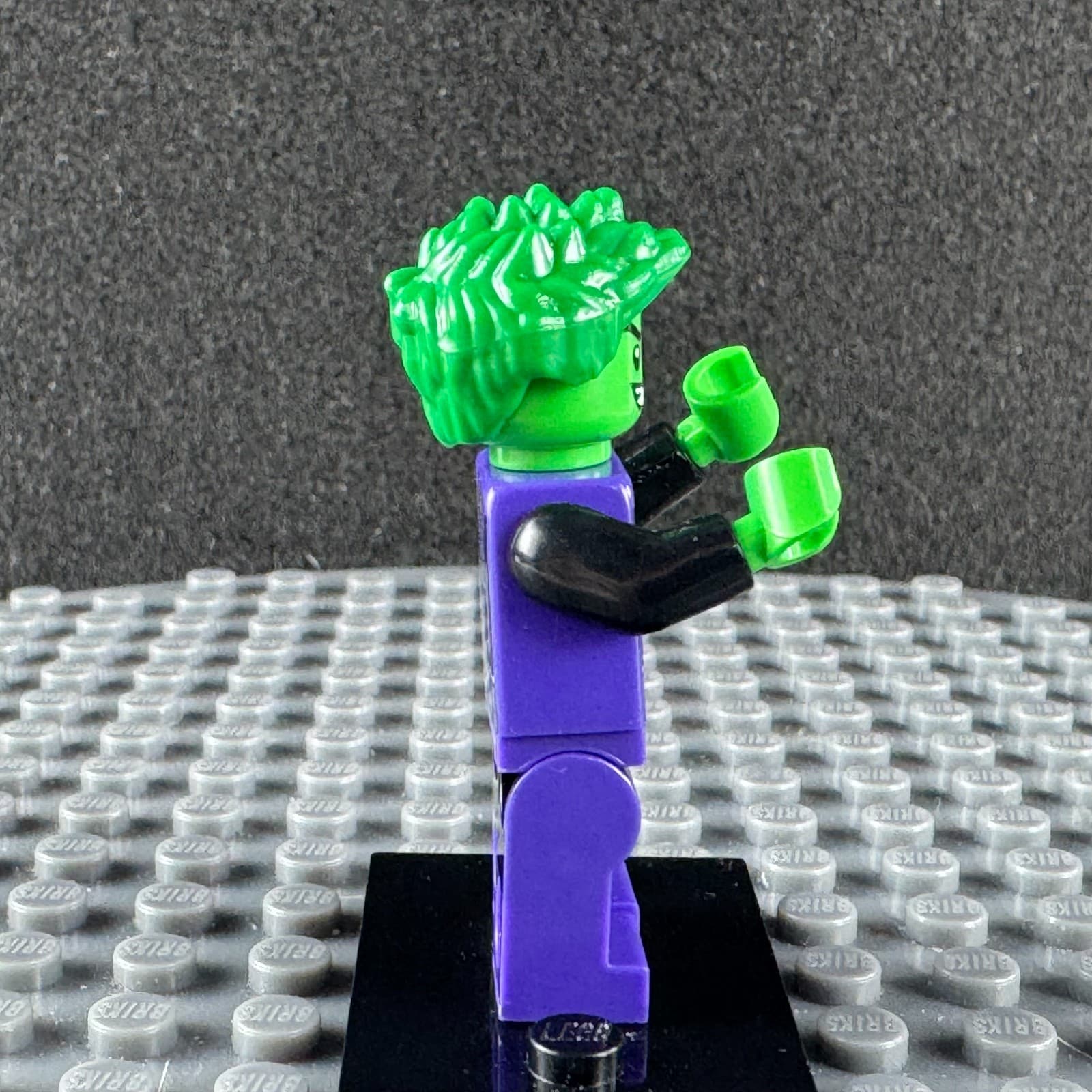 Retired LEGO DC Beast Boy SH0198 Minifigure Teen Titans 76035 - Thumbnail 3
