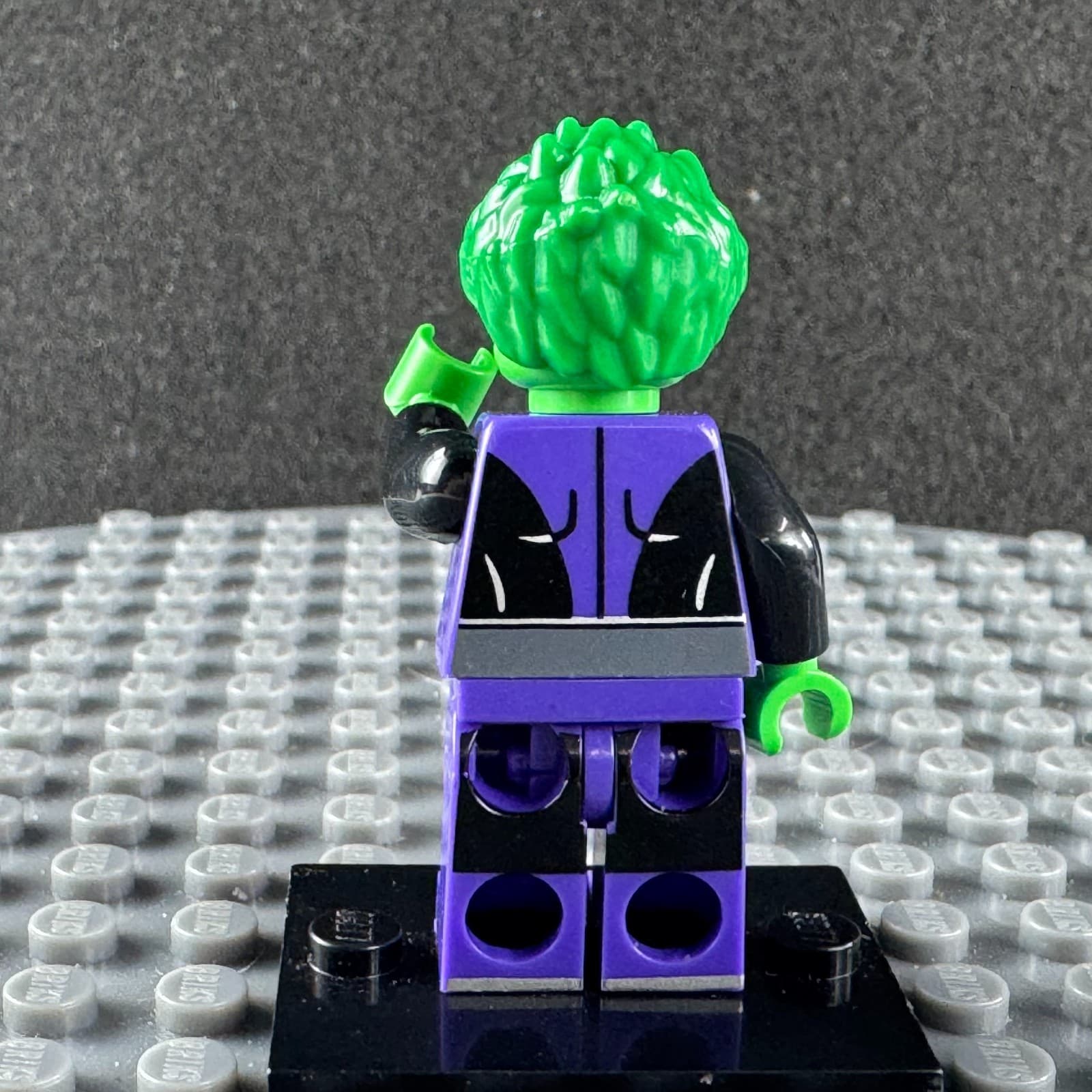 Retired LEGO DC Beast Boy SH0198 Minifigure Teen Titans 76035 - Thumbnail 4