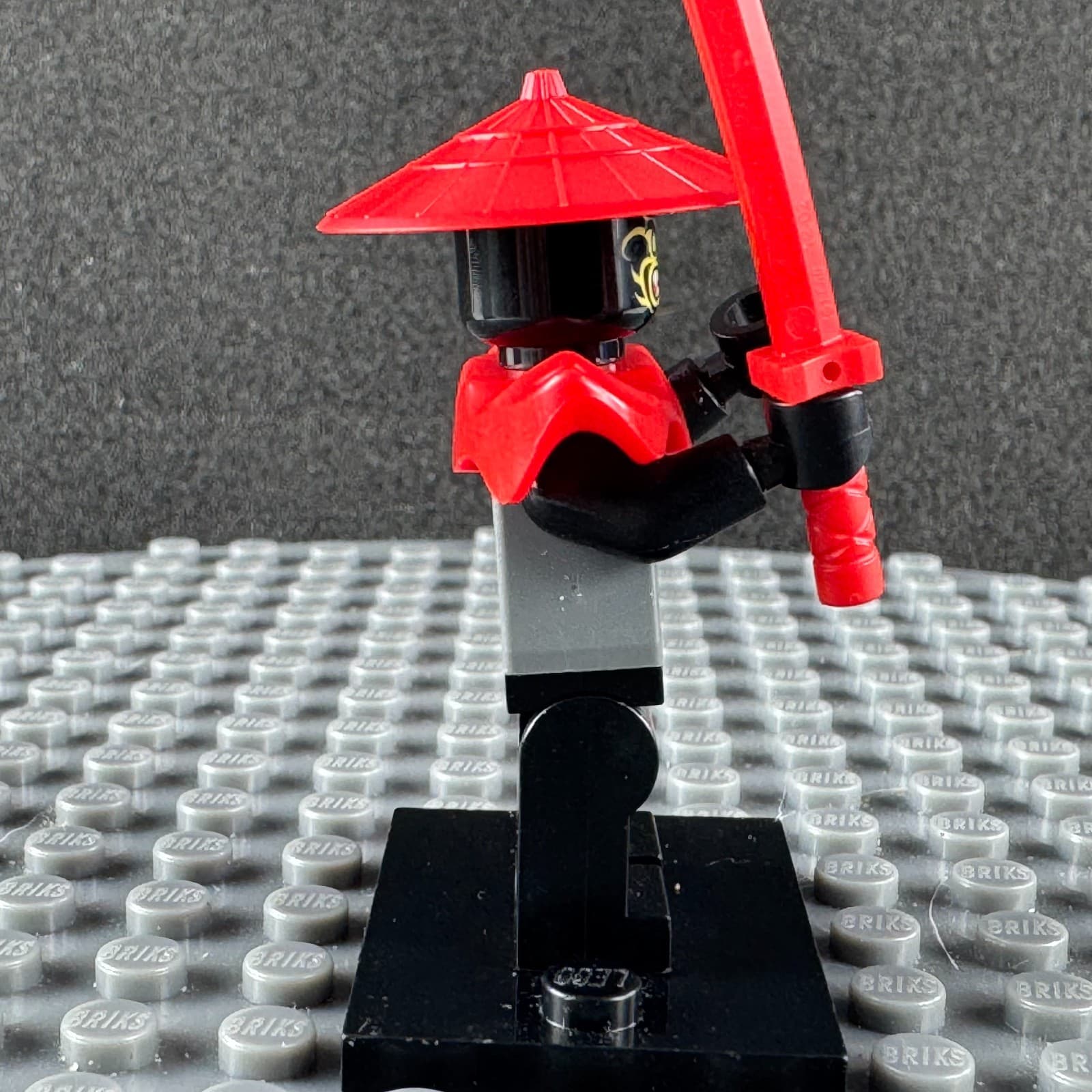 Retired LEGO® Ninjago Stone Army Swordsman Warrior Red Face Minifigure NJO0081 - Thumbnail 3