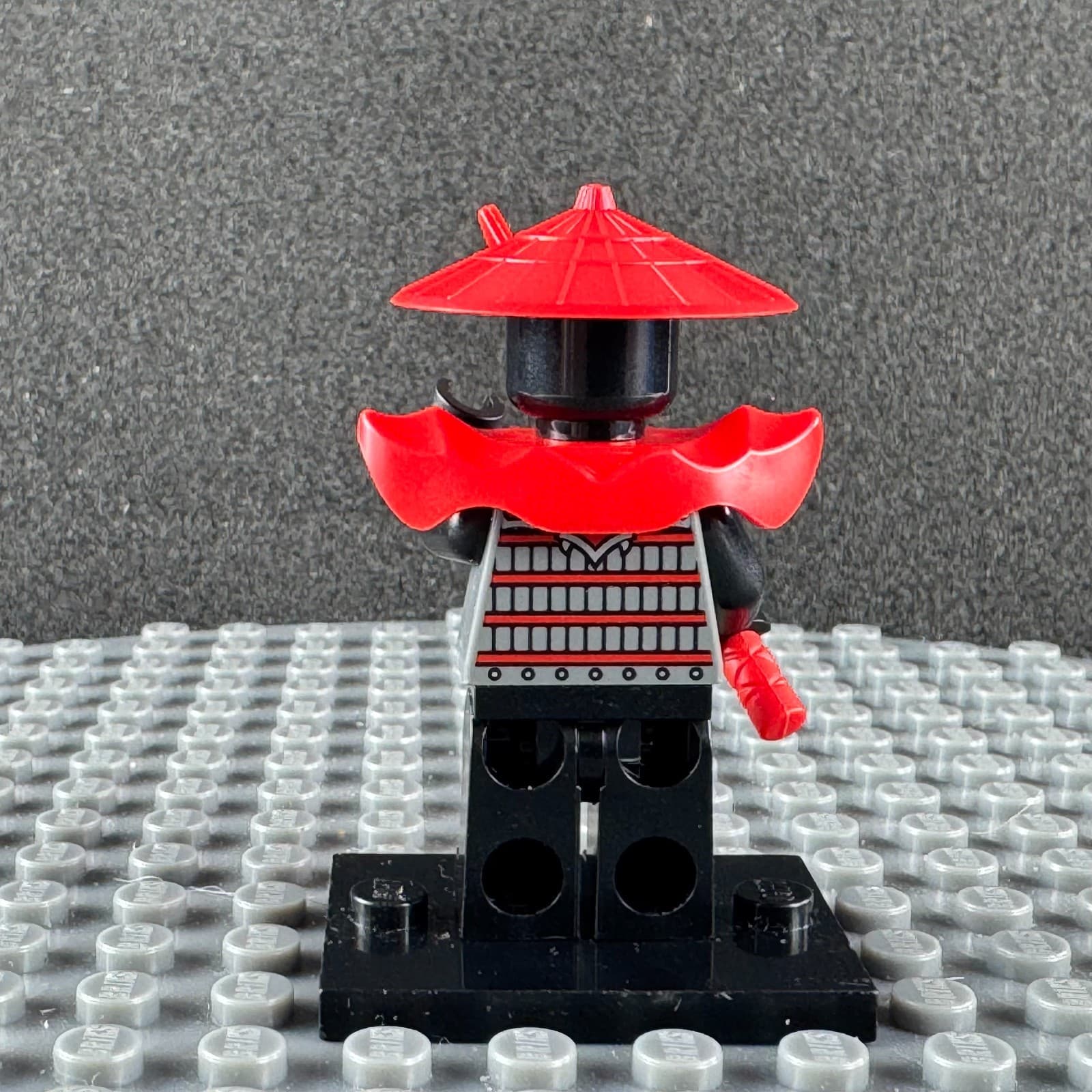 Retired LEGO® Ninjago Stone Army Swordsman Warrior Red Face Minifigure NJO0081 - Thumbnail 4
