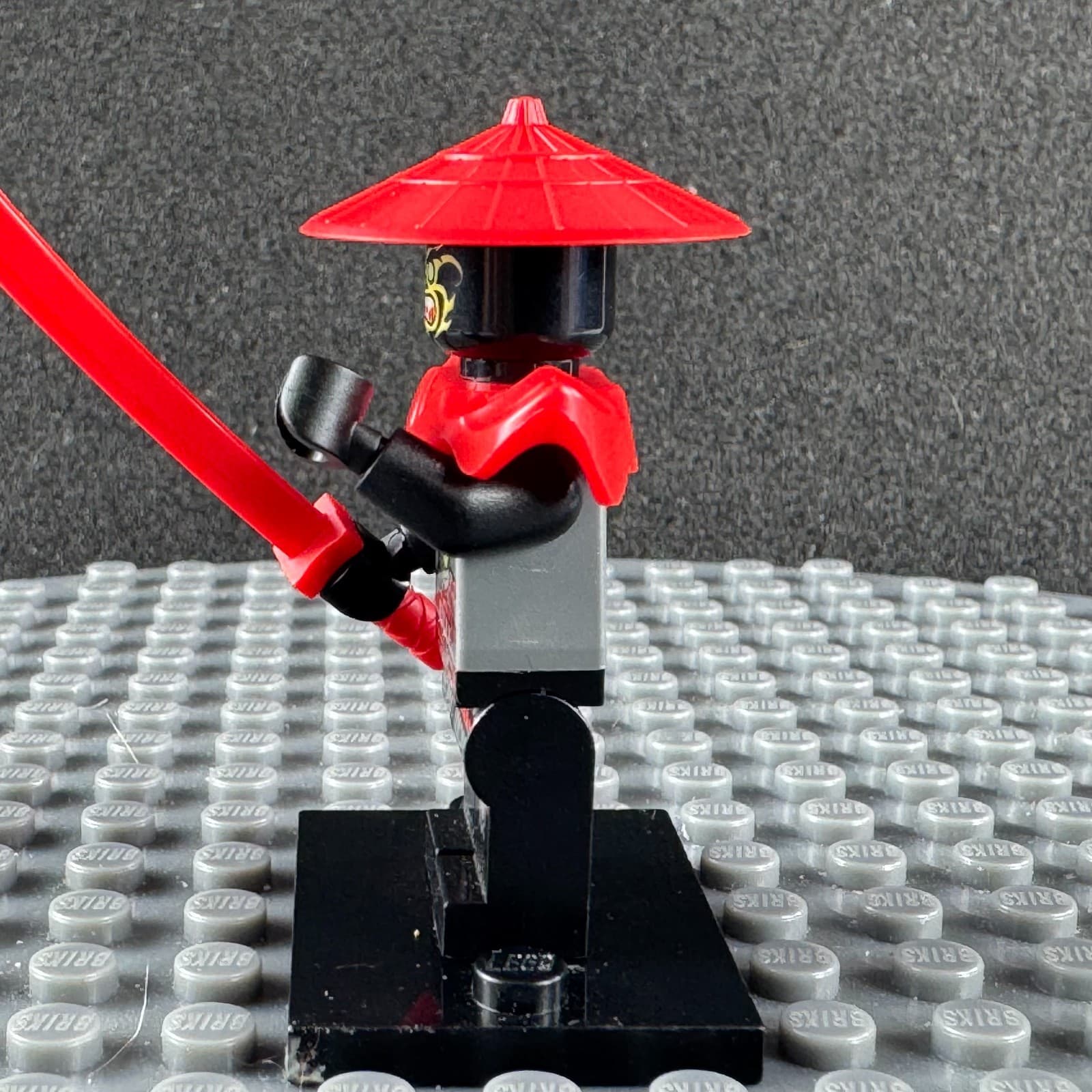 Retired LEGO® Ninjago Stone Army Swordsman Warrior Red Face Minifigure NJO0081 - Thumbnail 5